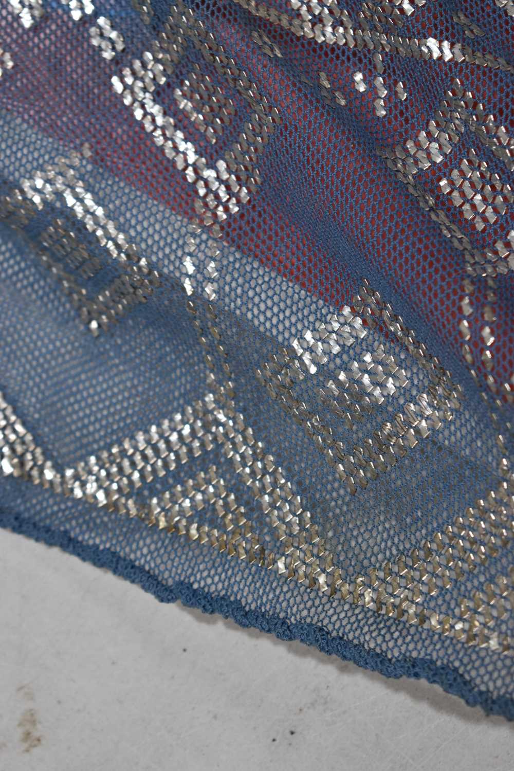 An Art Deco Egyptian Assuit shawl, the blue linen net with hammered silver abstract design, 78 by - Image 7 of 7