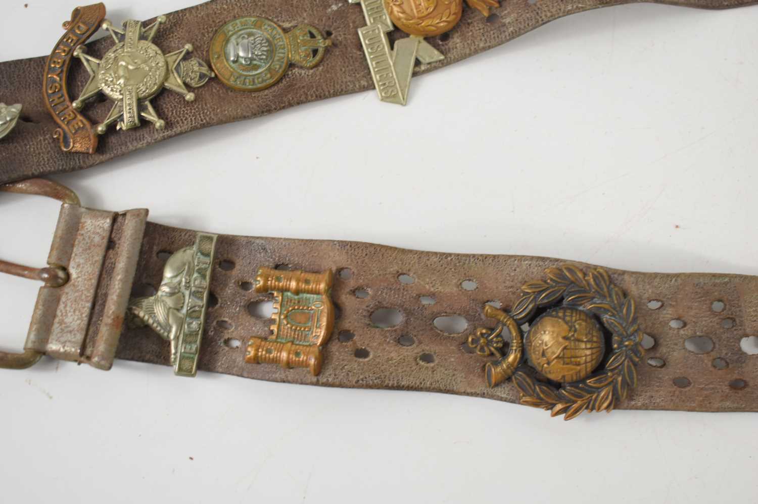 A group of Victorian and later cap and pouch badges to include Gordon Highlanders, 64th Foot - Bild 18 aus 19