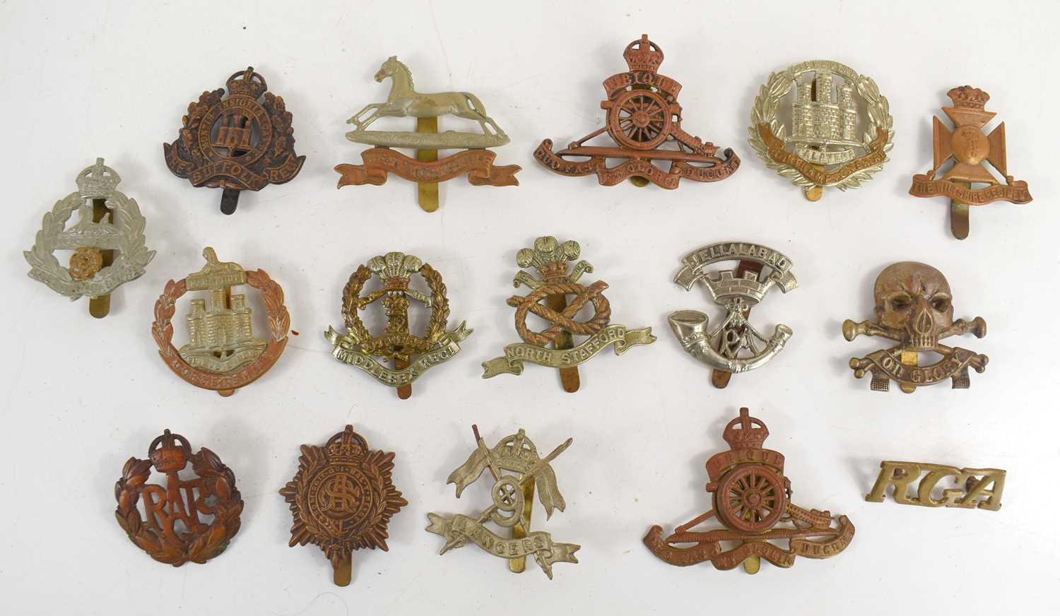 A group of Victorian and later cap and pouch badges to include Gordon Highlanders, 64th Foot - Bild 11 aus 19