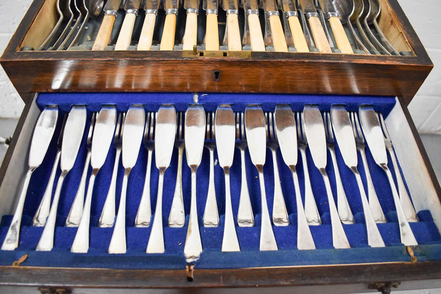 A near complete canteen of Viner's silver plated cutlery for twelve place settings, in the Old - Image 3 of 5