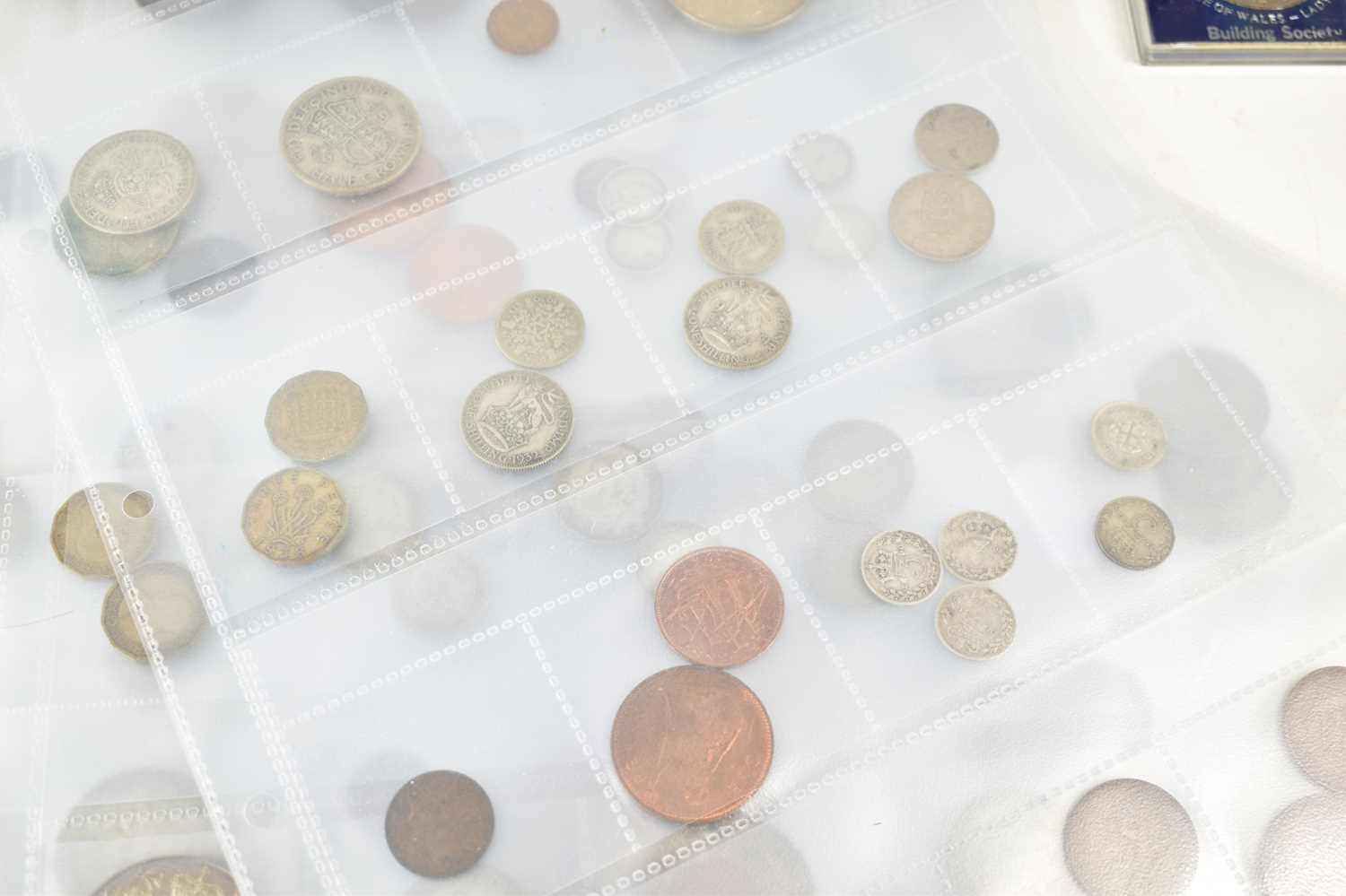 A large collection of GB and worldwide coinage, to include commemorative crowns, some silver - Image 4 of 5