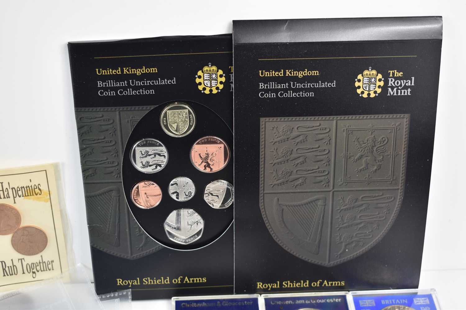 A large collection of GB and worldwide coinage, to include commemorative crowns, some silver - Image 5 of 5