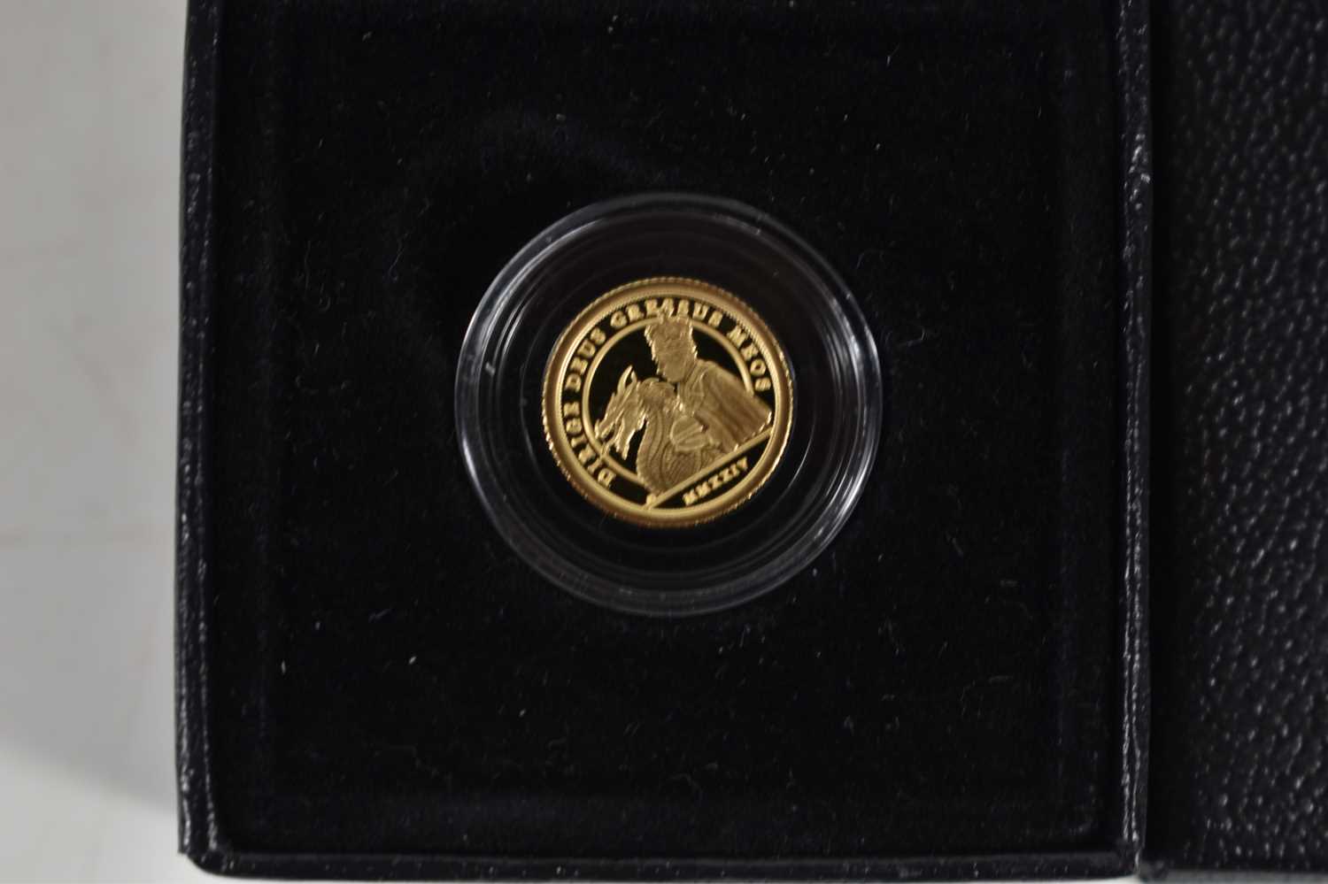 A 2024 King Charles and the Dragon 22ct Gold One-Eighth Sovereign, 1g. - Bild 3 aus 3