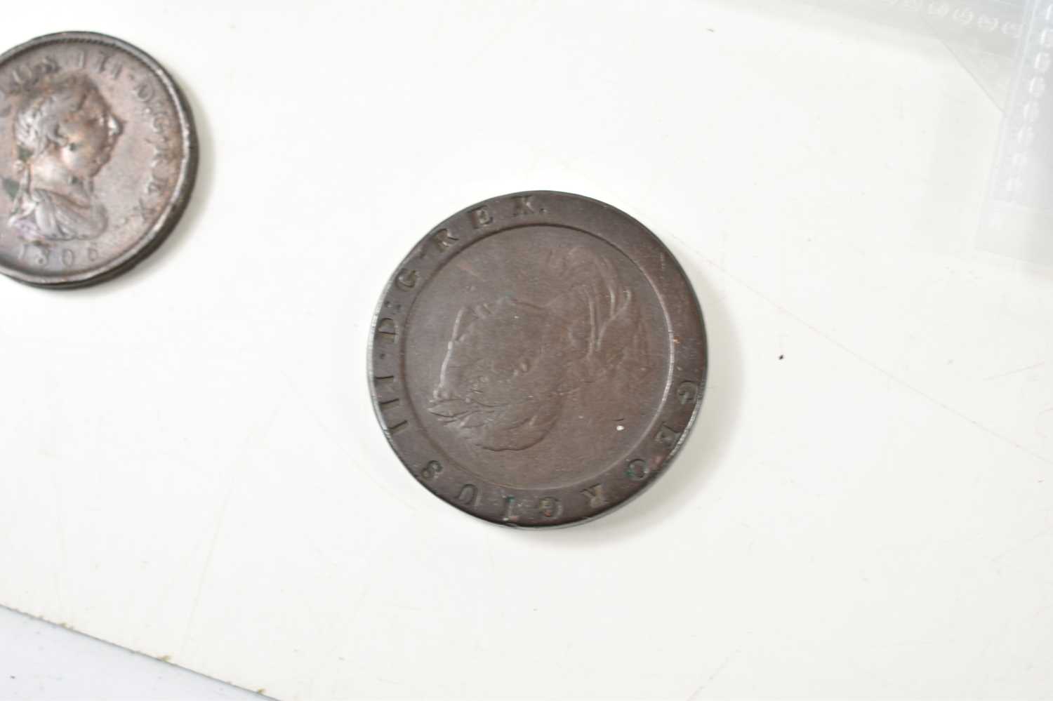 A large collection of GB and worldwide coinage, to include commemorative crowns, some silver - Image 3 of 5