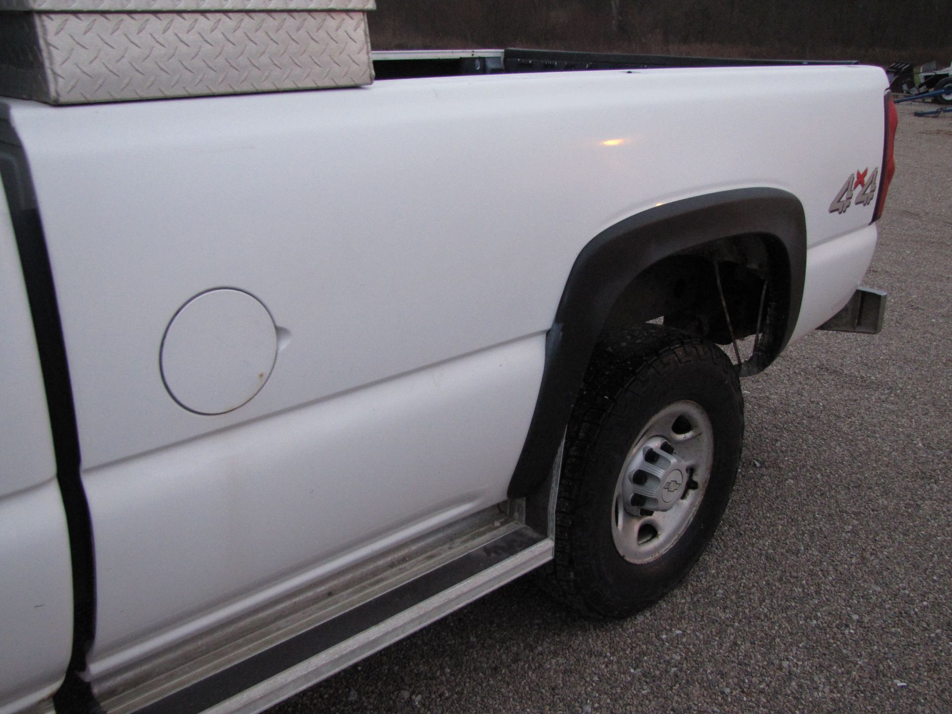 2006 Chevy 2500 HD pickup truck - Image 24 of 65