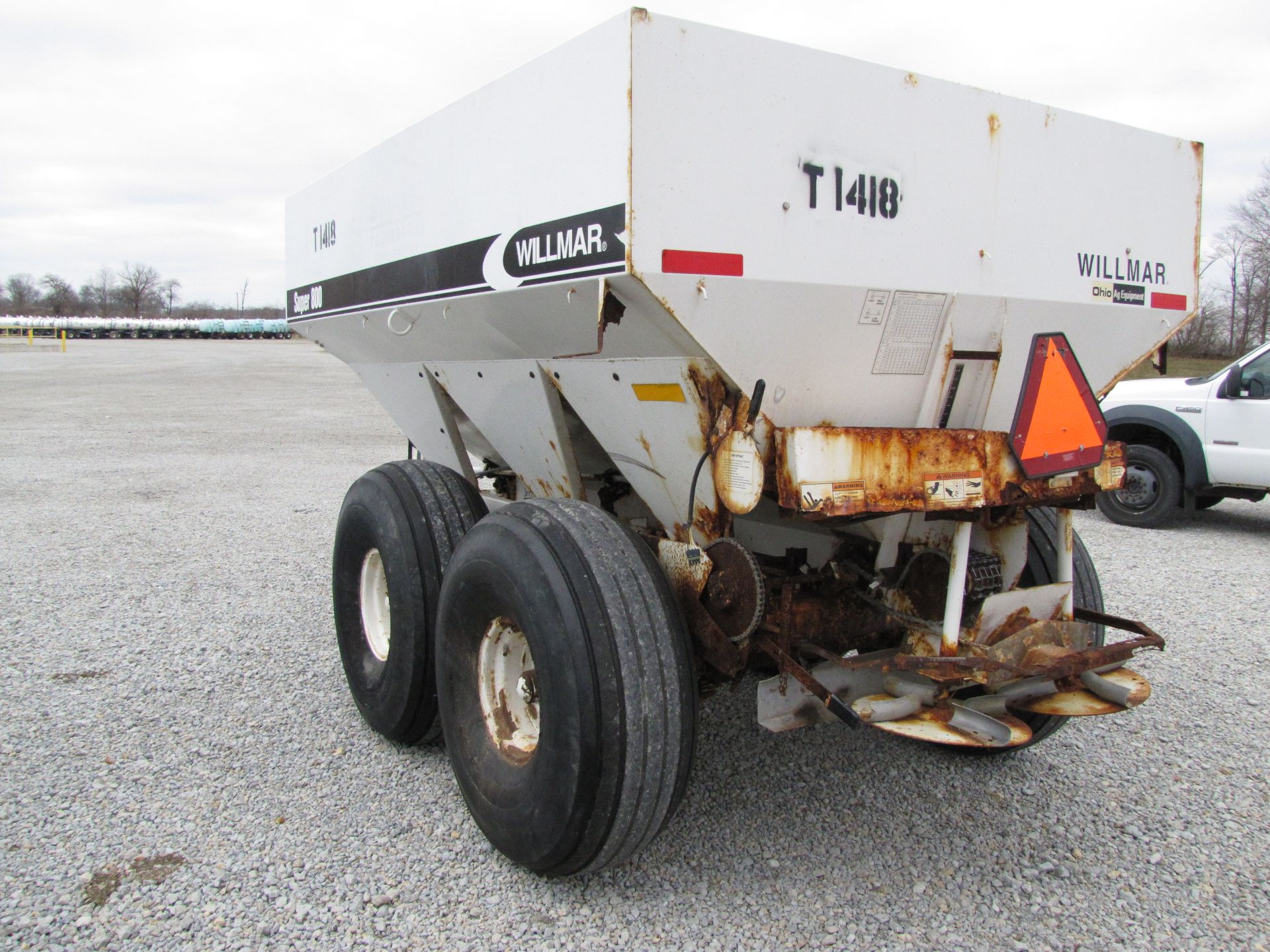 Willmar Super 800 fertilizer spreader - Image 6 of 40