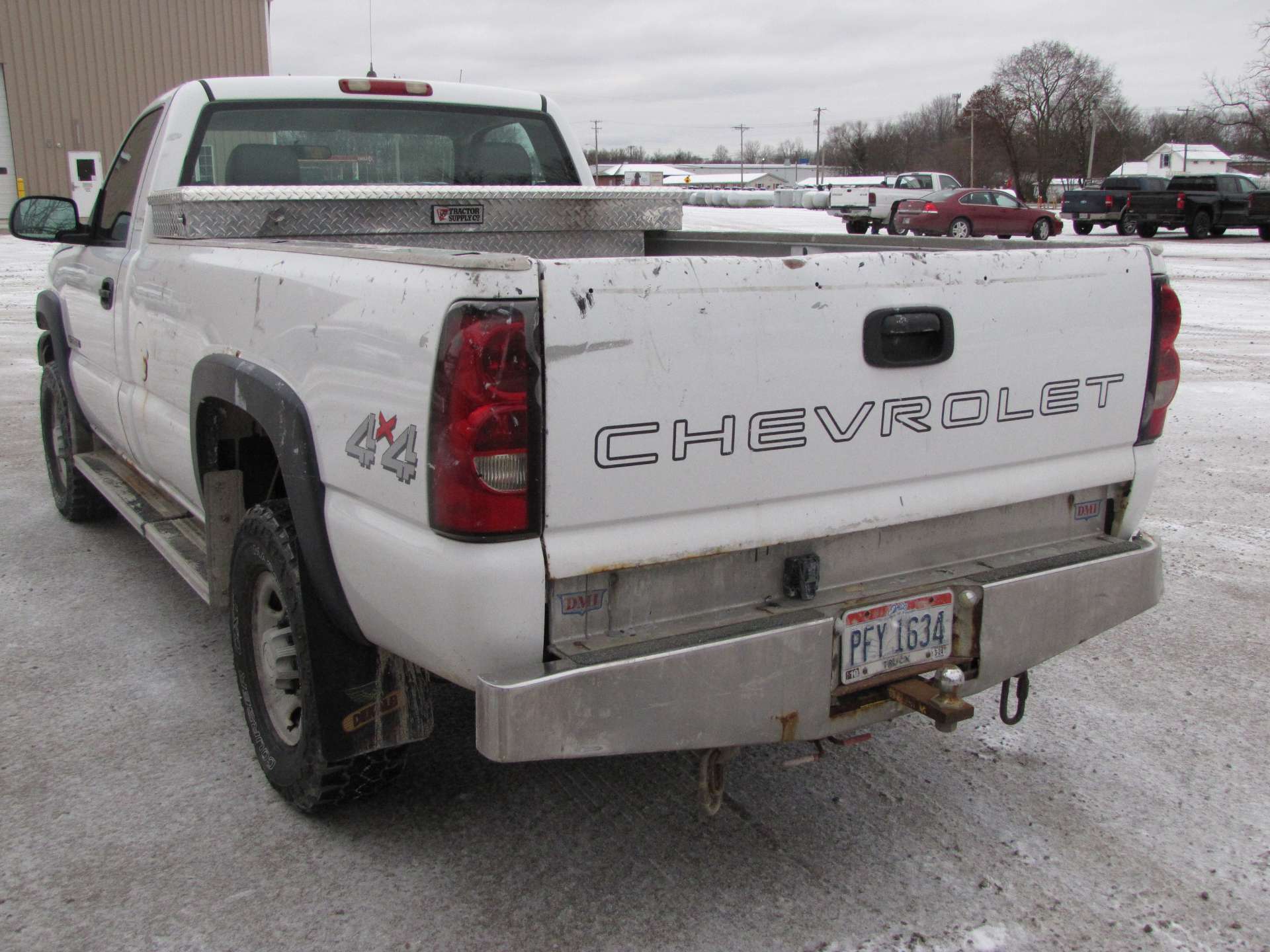 2006 Chevy 2500 HD pickup truck - Image 9 of 63