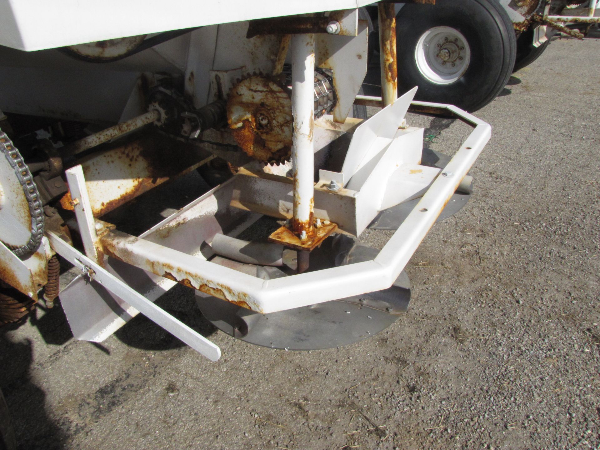 Willmar Super 600 fertilizer spreader - Image 17 of 26