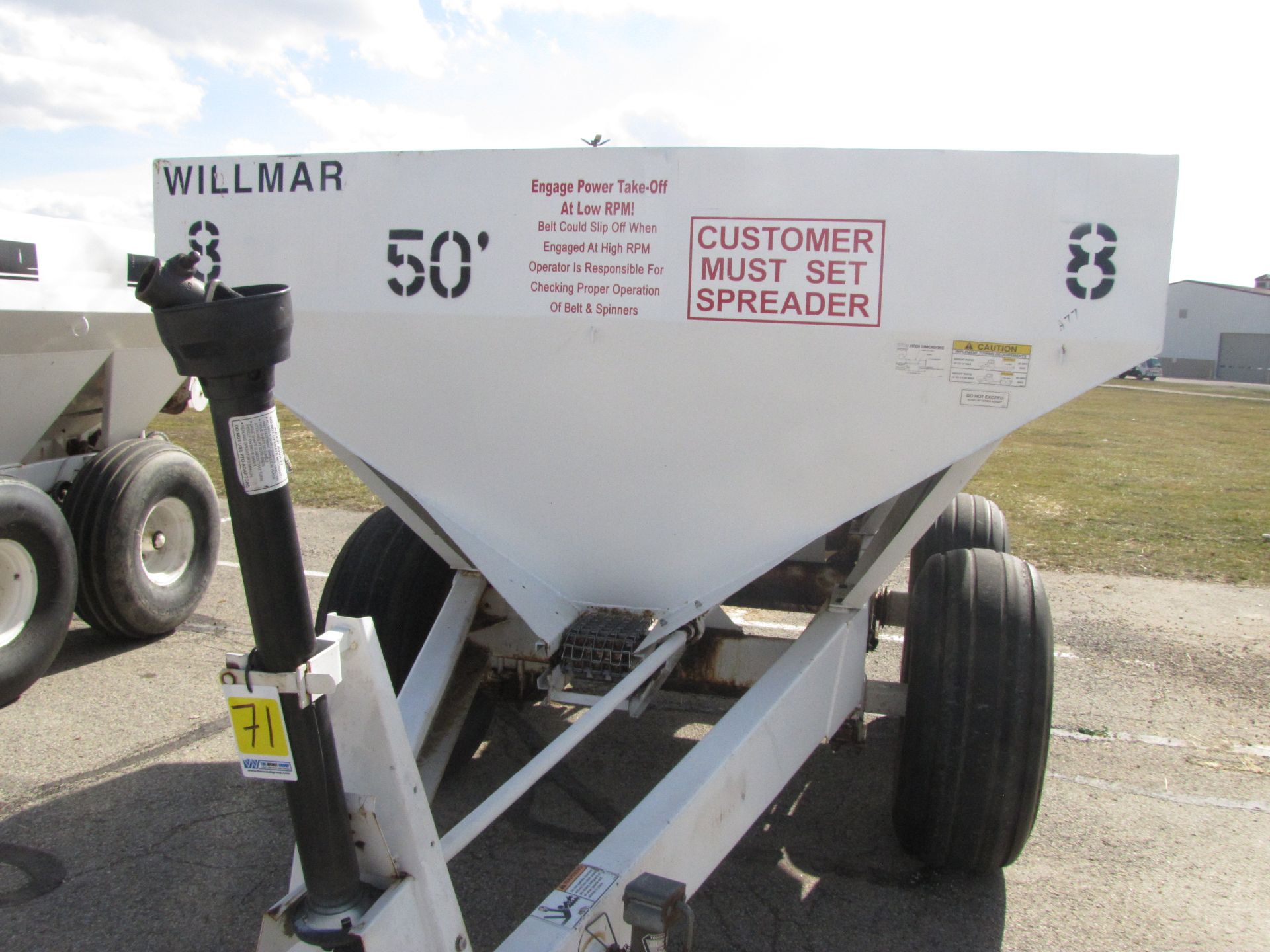 Willmar Super 600 fertilizer spreader - Image 8 of 22