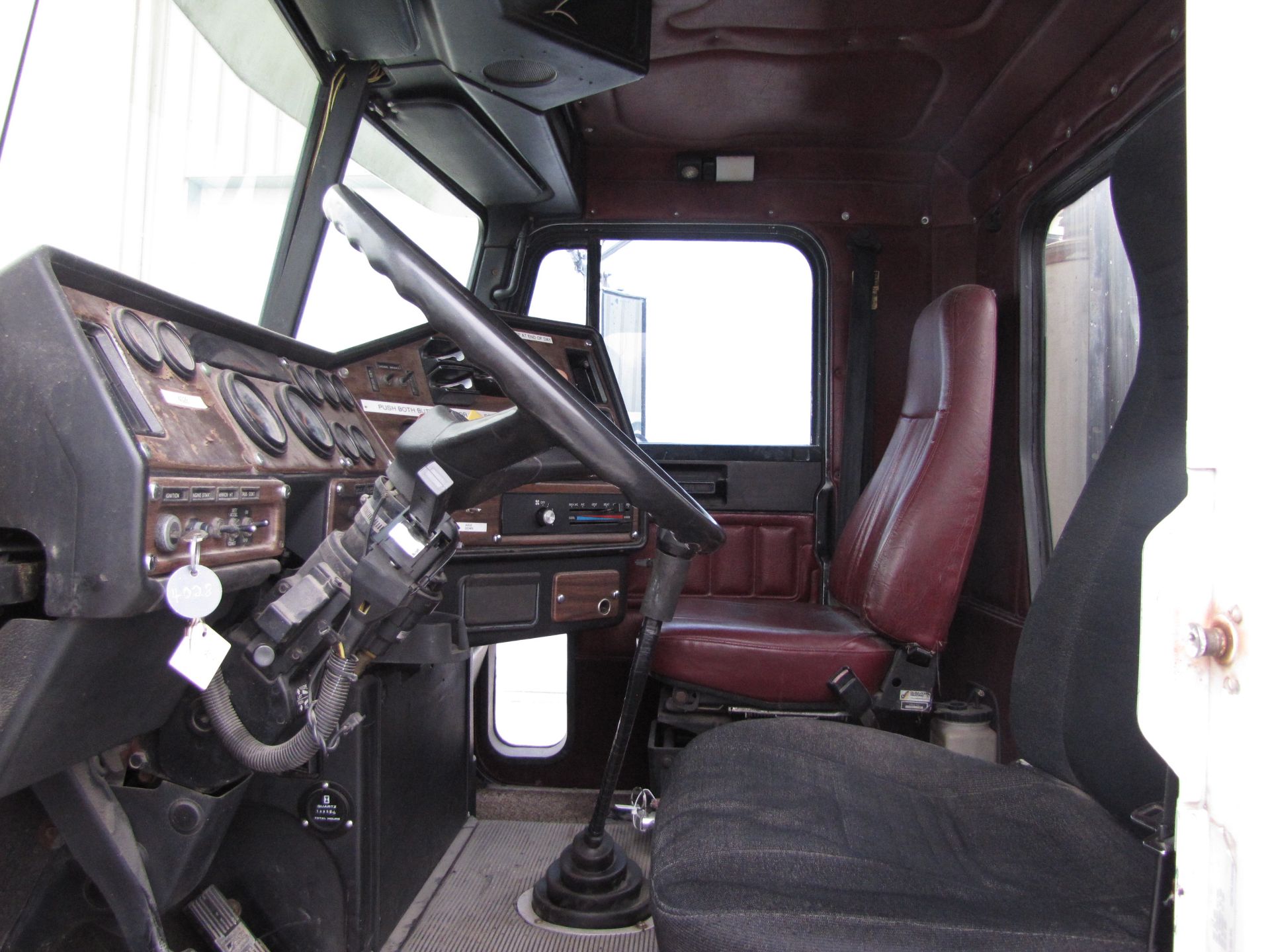 1993 Freightliner FLD120 semi truck - Image 59 of 71