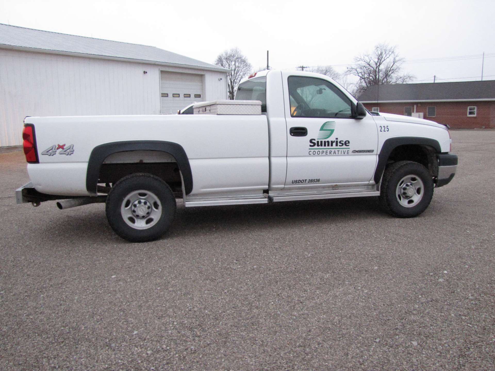 2006 Chevy 2500 HD pickup truck - Image 10 of 65