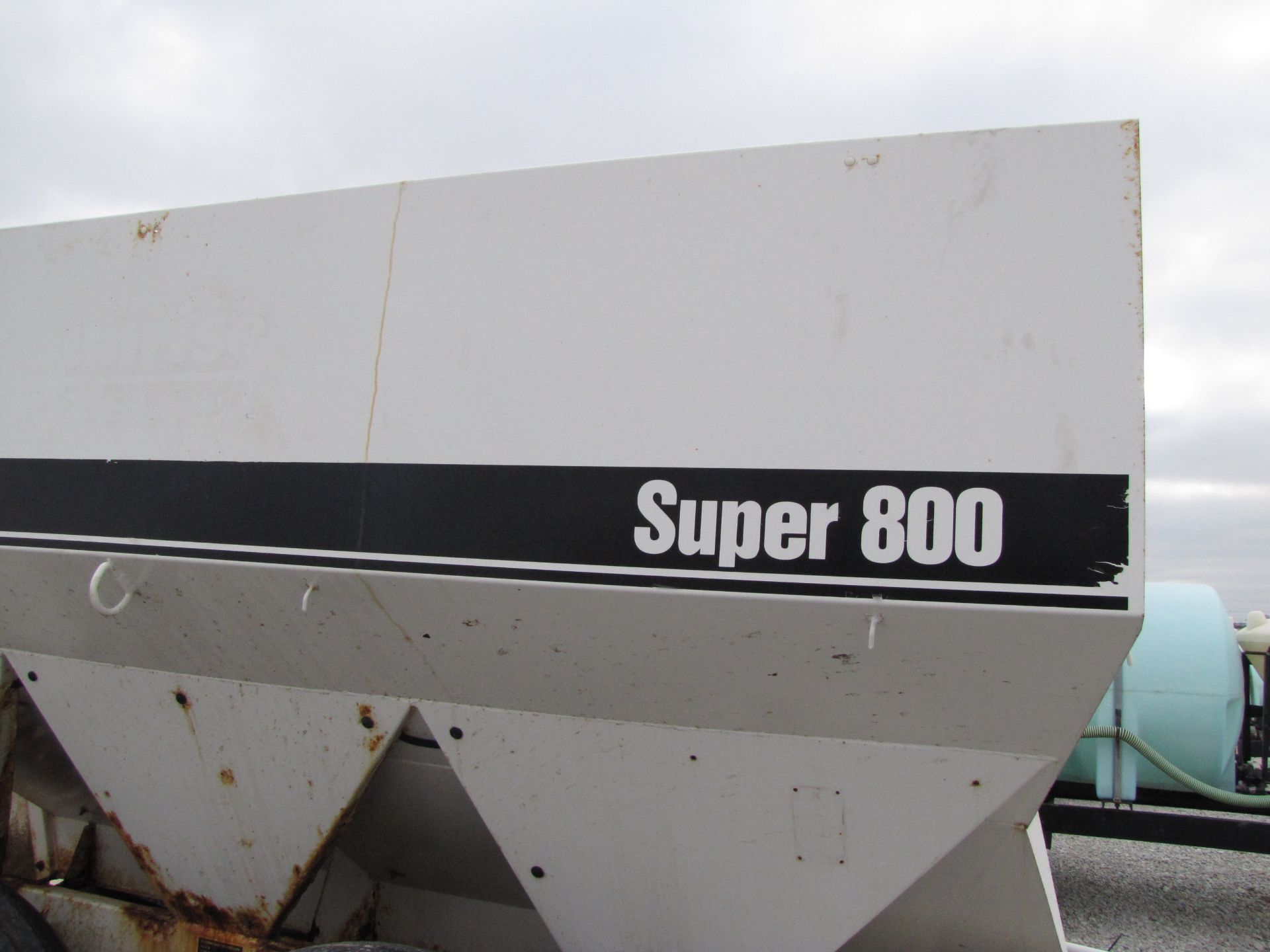 Willmar Super 800 fertilizer spreader - Image 14 of 40