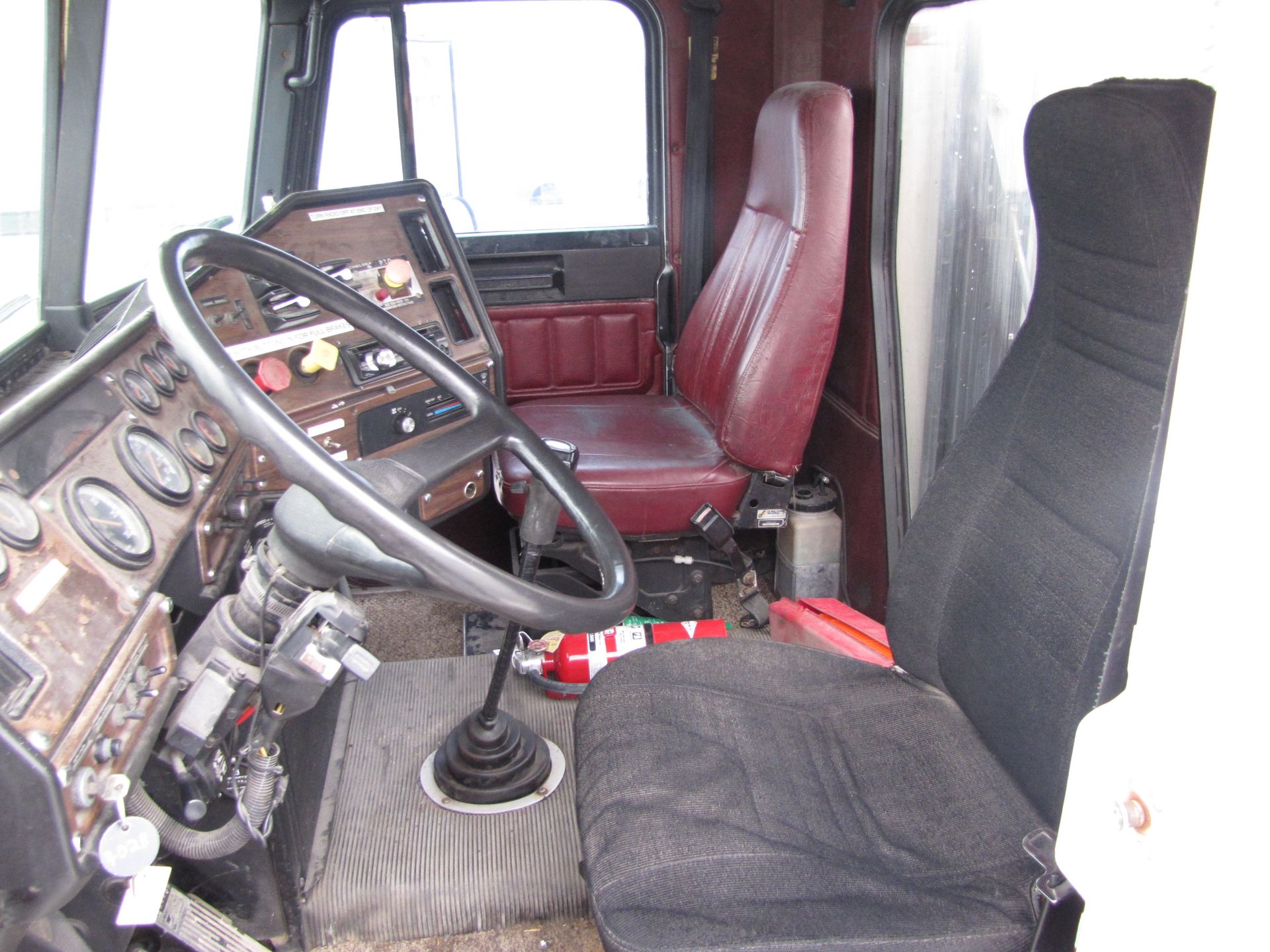 1993 Freightliner FLD120 semi truck - Image 60 of 71