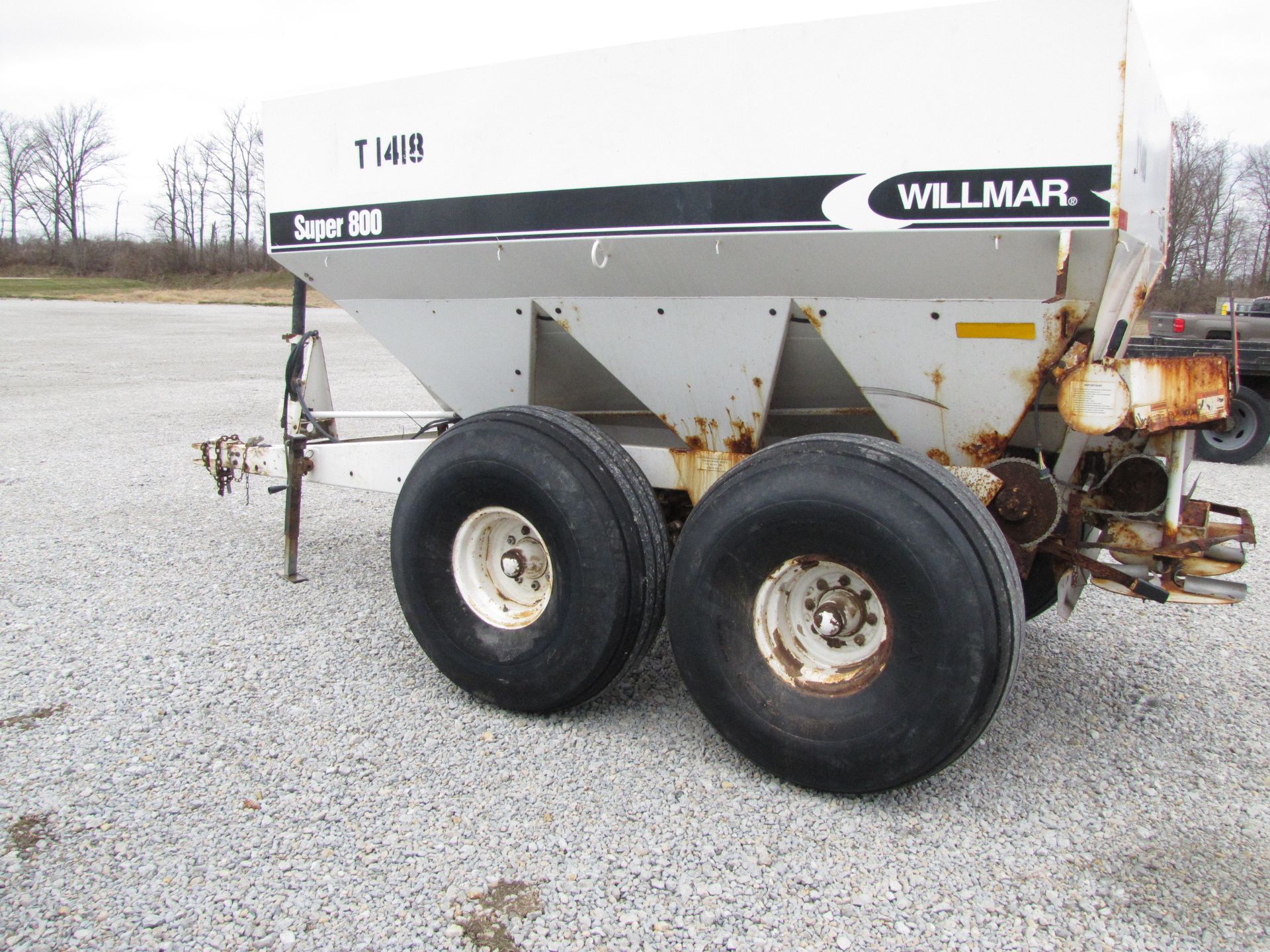 Willmar Super 800 fertilizer spreader - Image 5 of 40