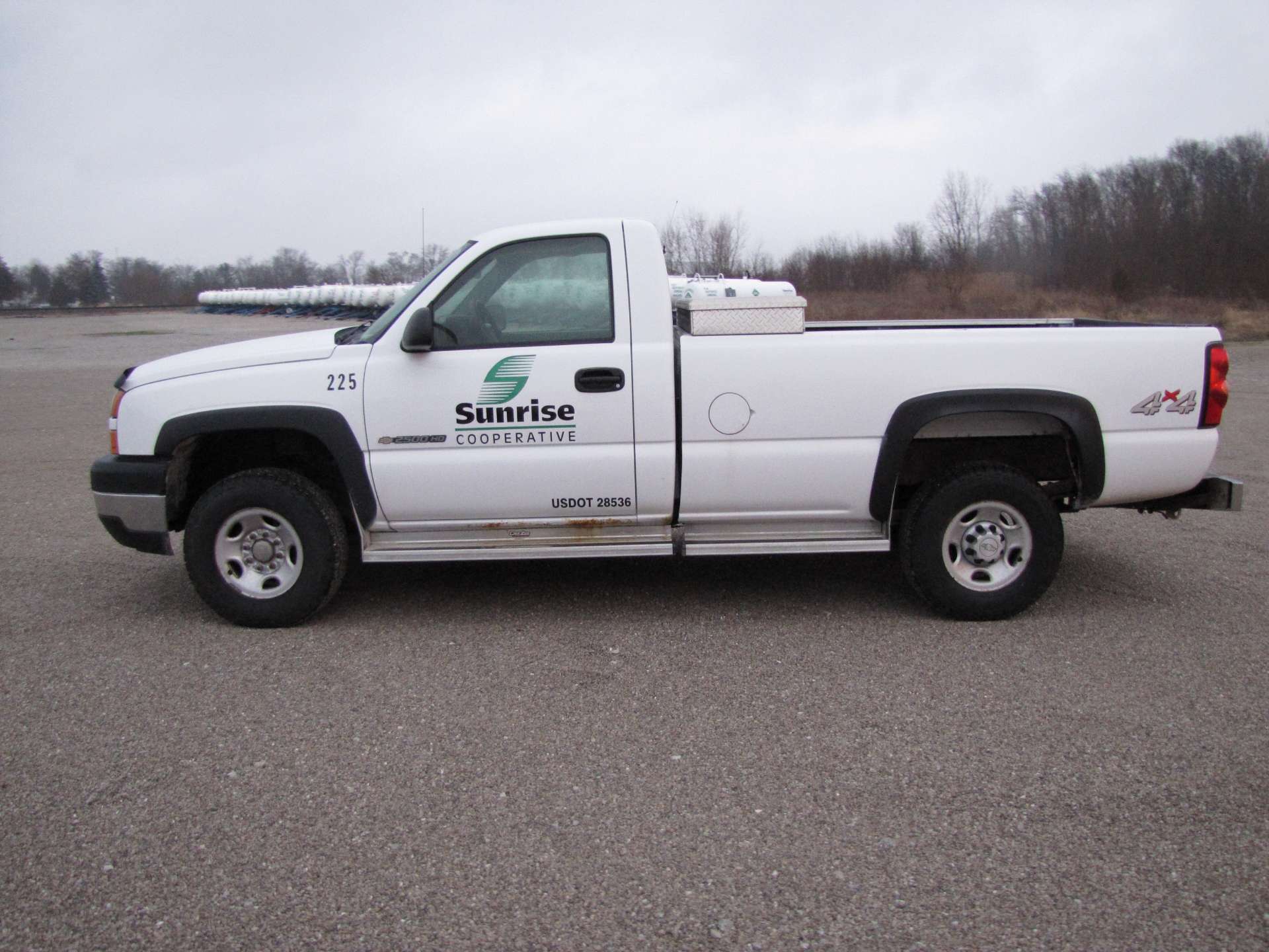2006 Chevy 2500 HD pickup truck - Image 3 of 65