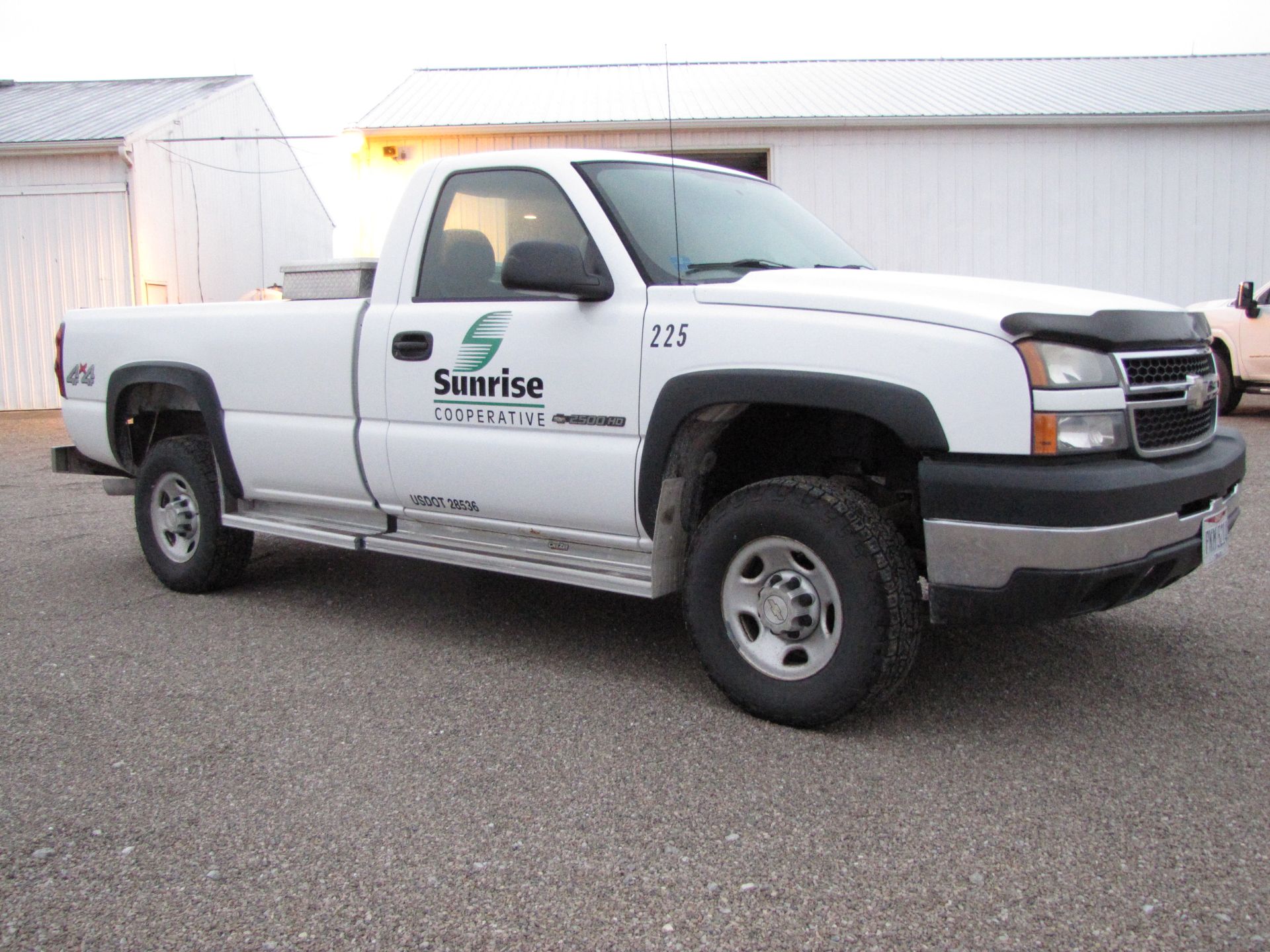 2006 Chevy 2500 HD pickup truck - Image 12 of 65