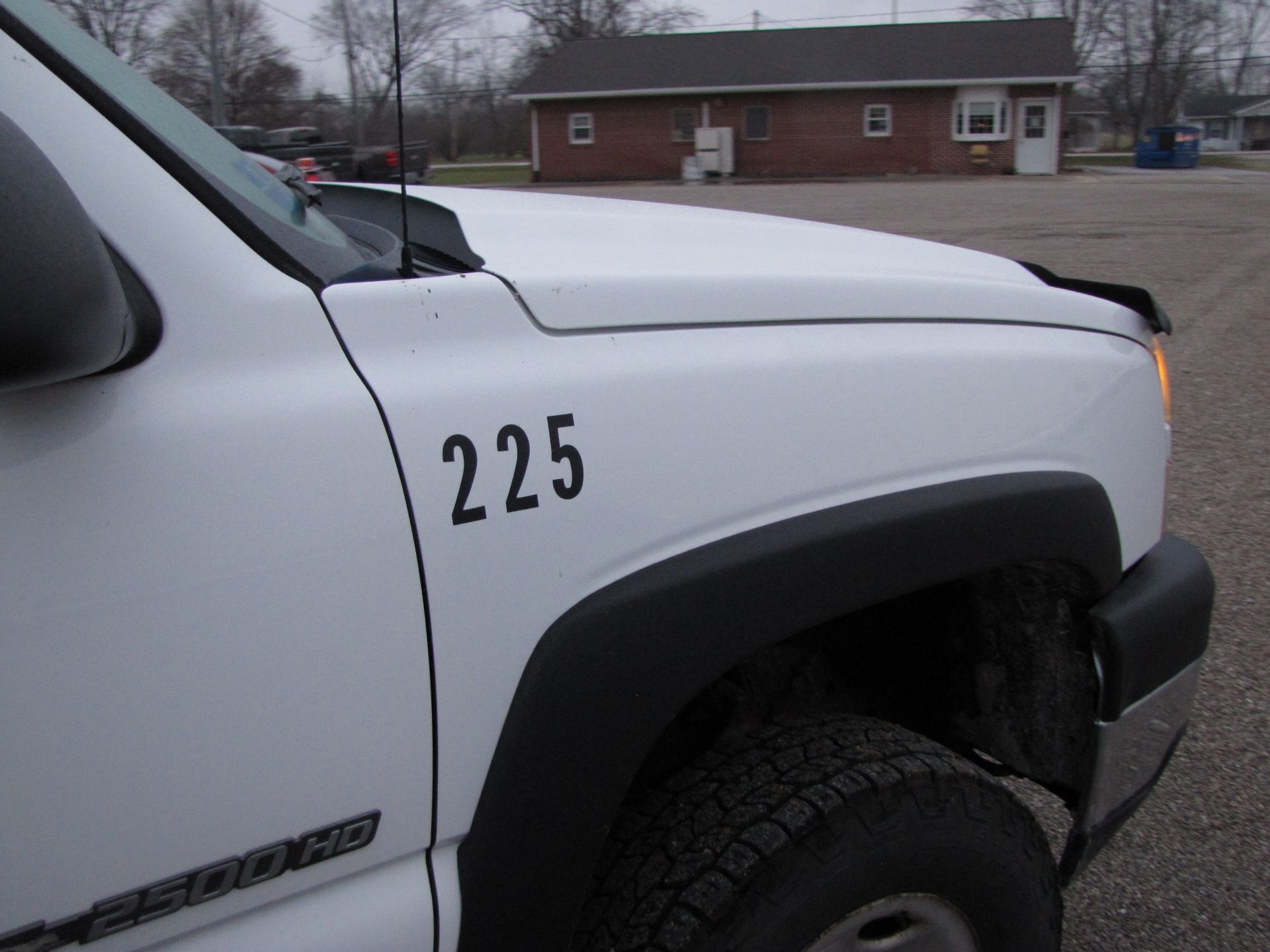 2006 Chevy 2500 HD pickup truck - Image 44 of 65