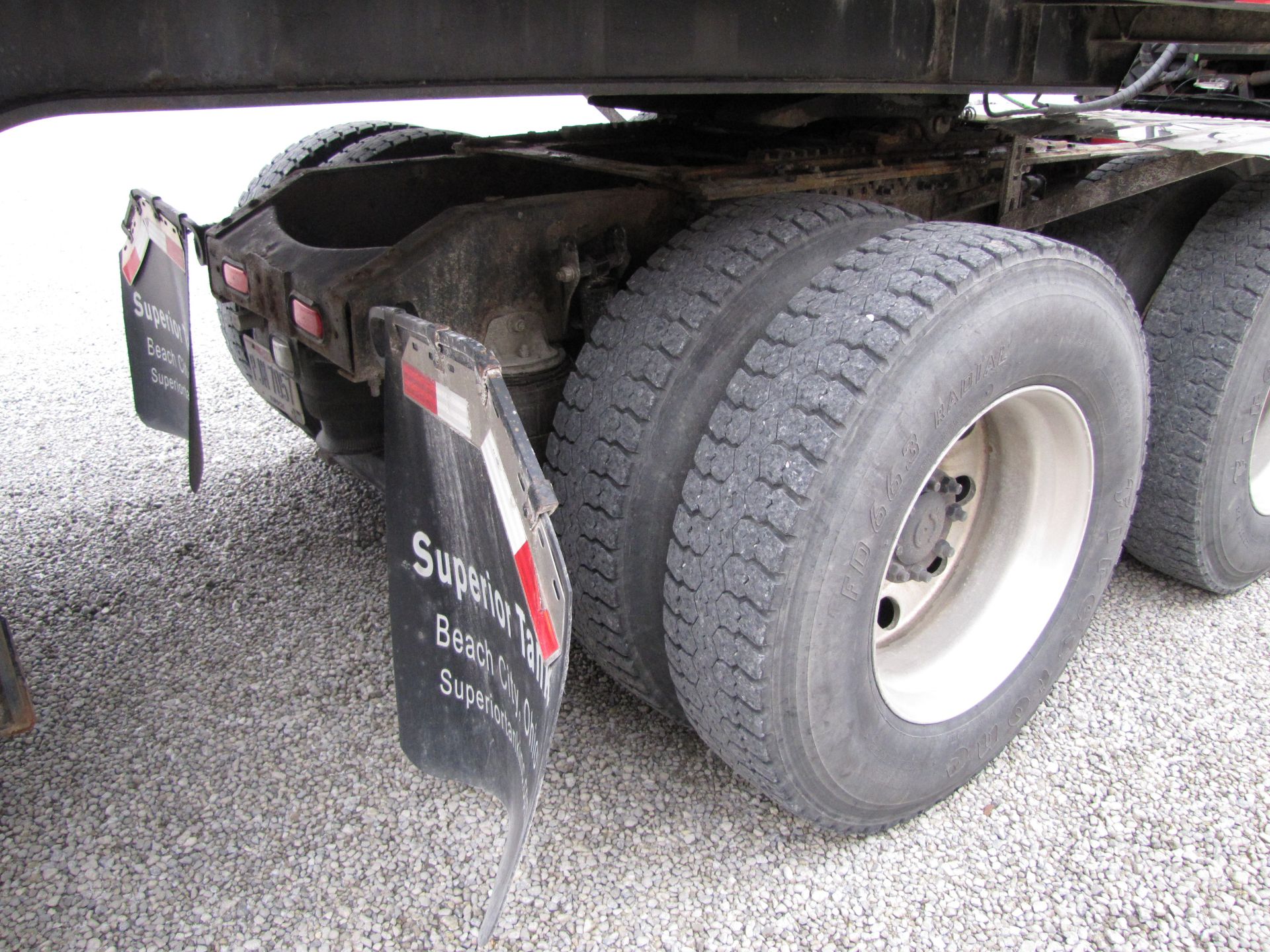 2006 Volvo 64T-300 semi truck - Image 27 of 66