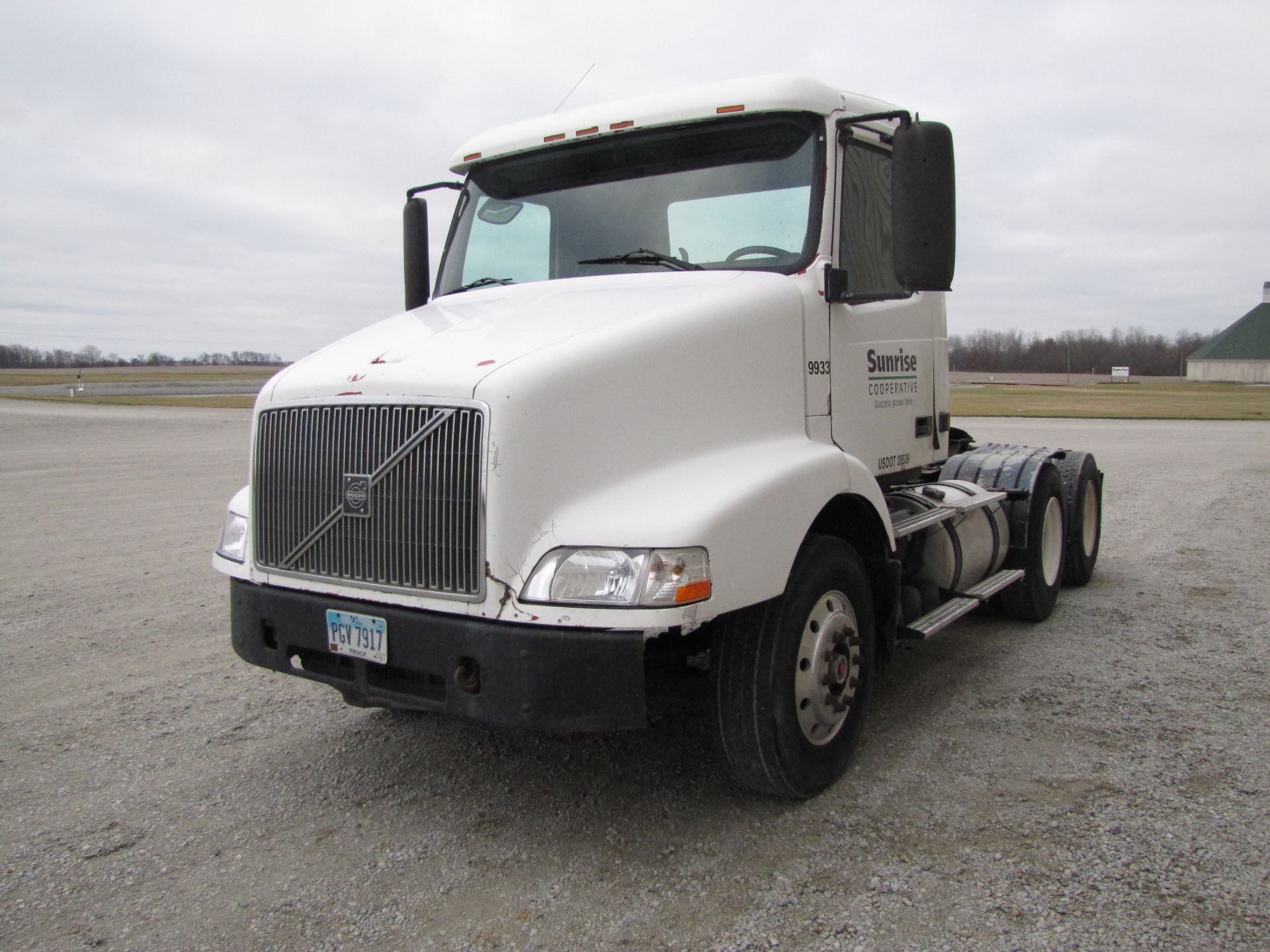 1999 Volvo VNL-64 semi truck - Image 10 of 64