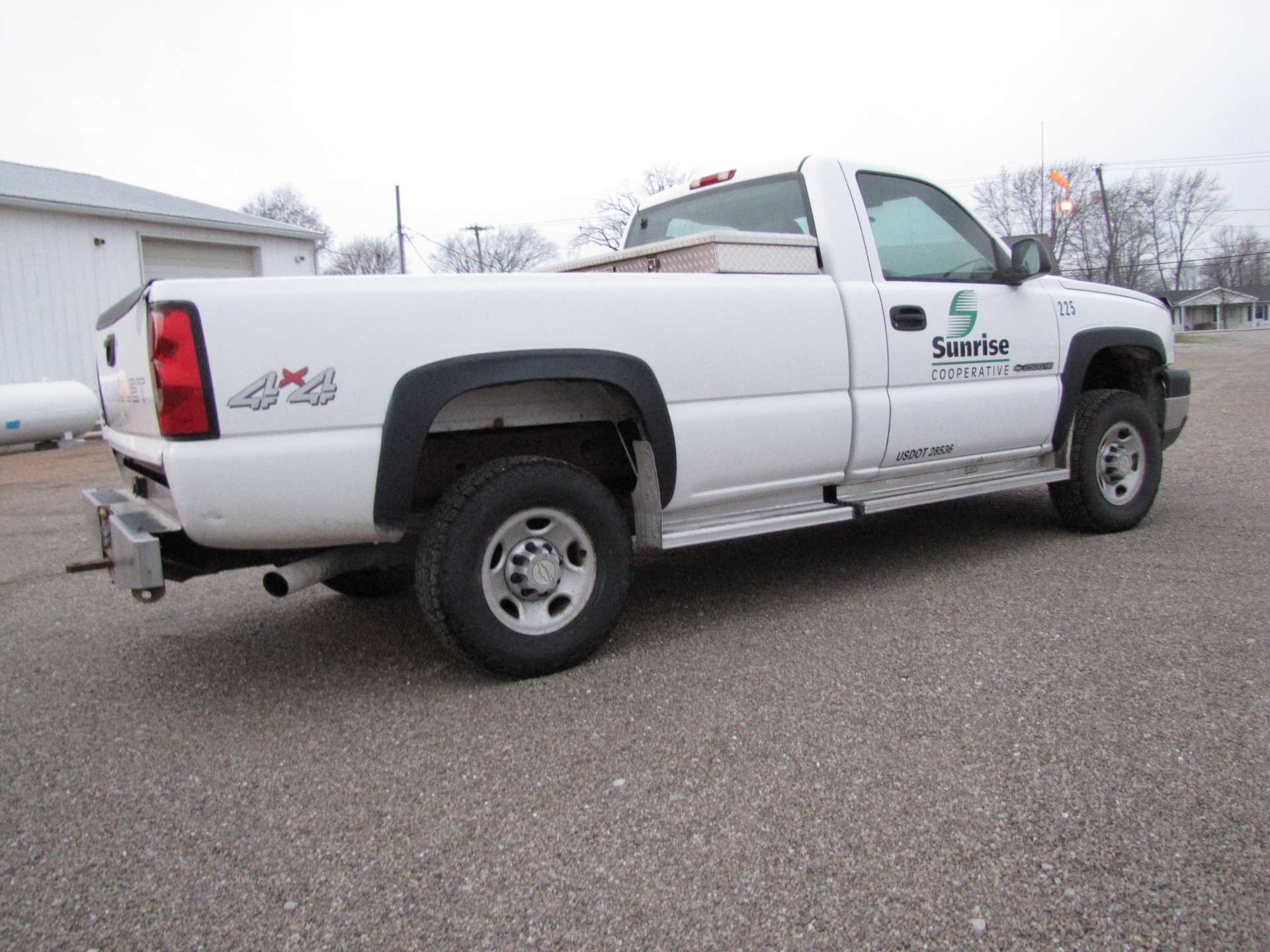 2006 Chevy 2500 HD pickup truck - Image 9 of 65