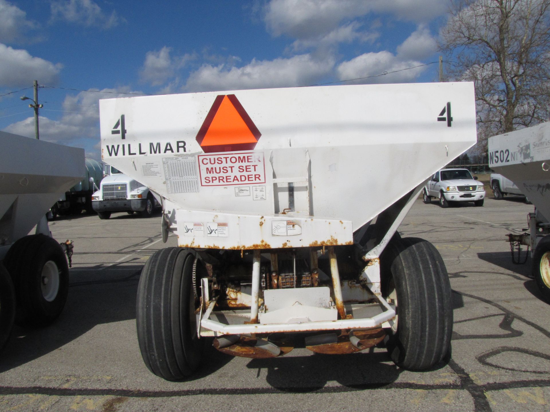 Willmar Super 600 fertilizer spreader - Image 3 of 26