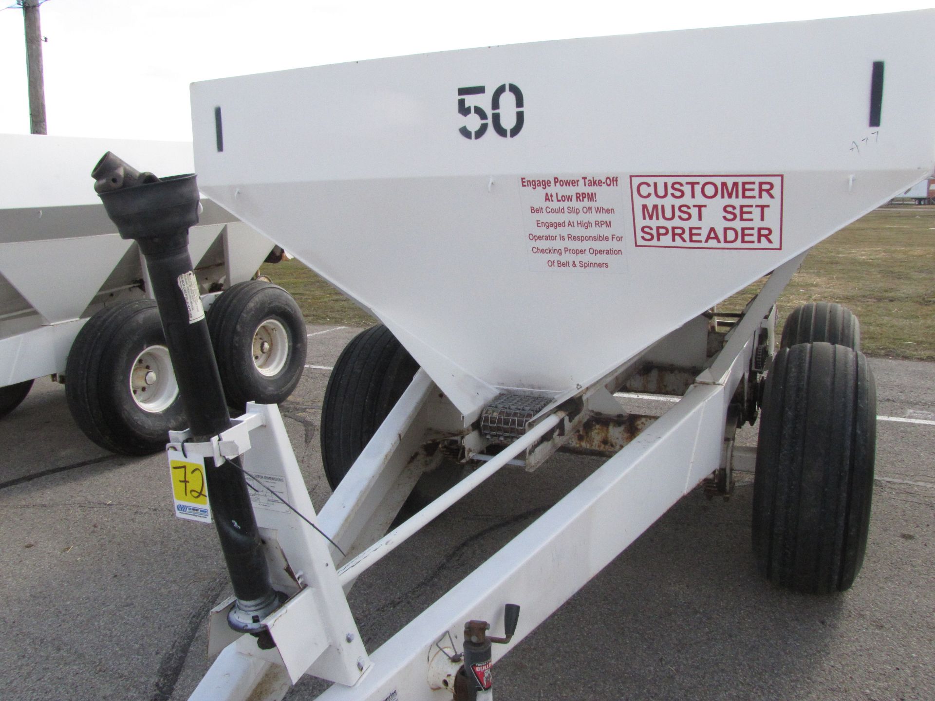 Willmar Super 600 fertilizer spreader - Image 7 of 21