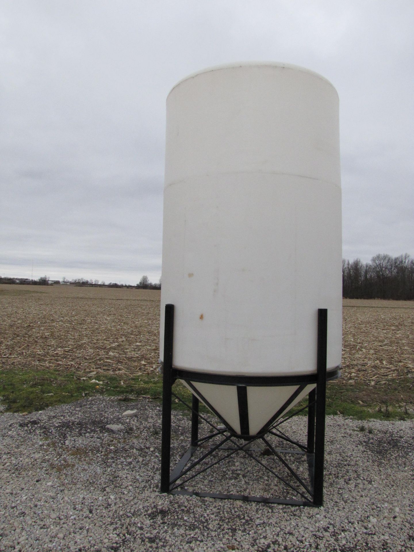 1400-gal Roto-Mold tank - Image 2 of 10