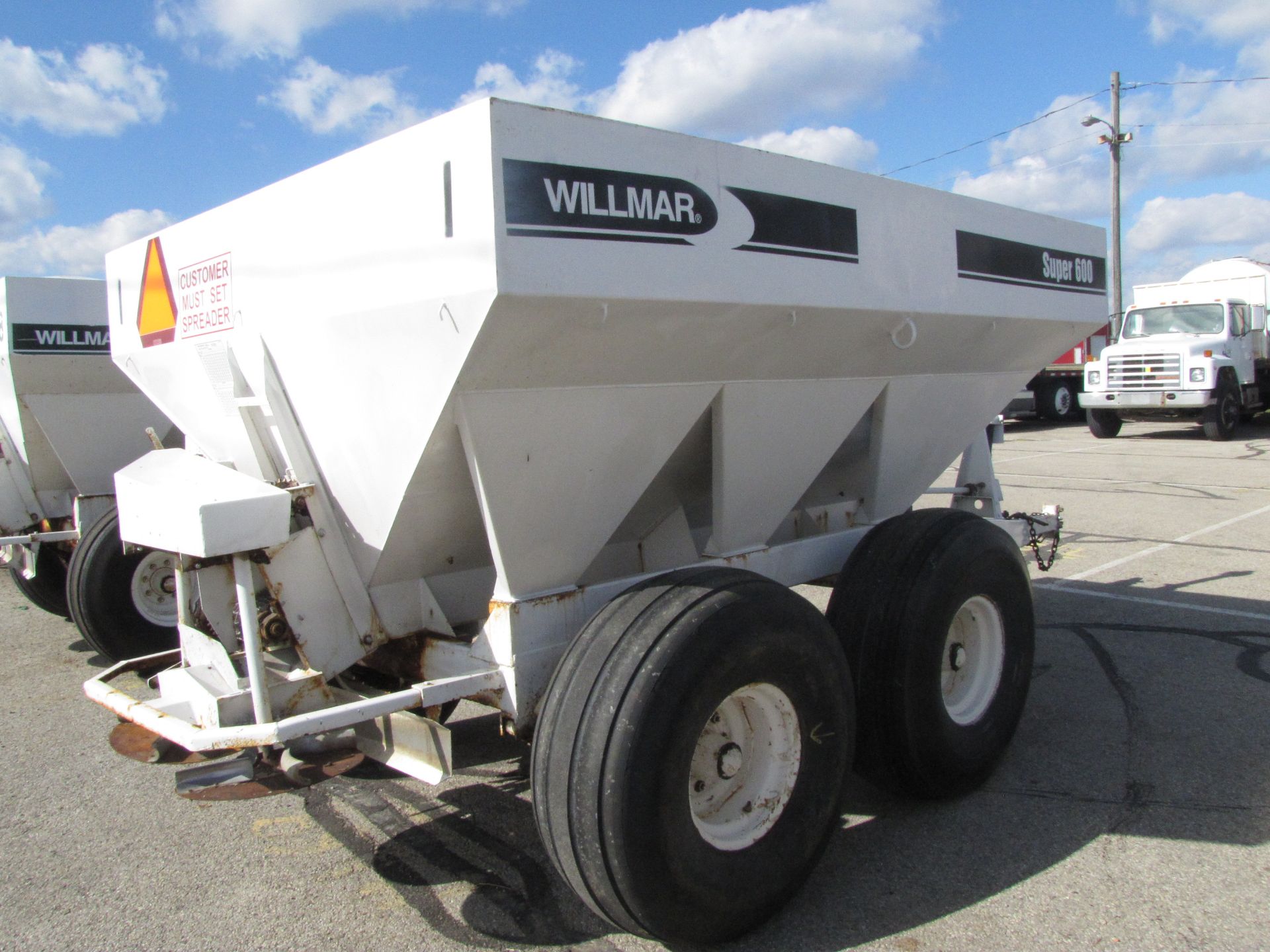 Willmar Super 600 fertilizer spreader - Image 4 of 21