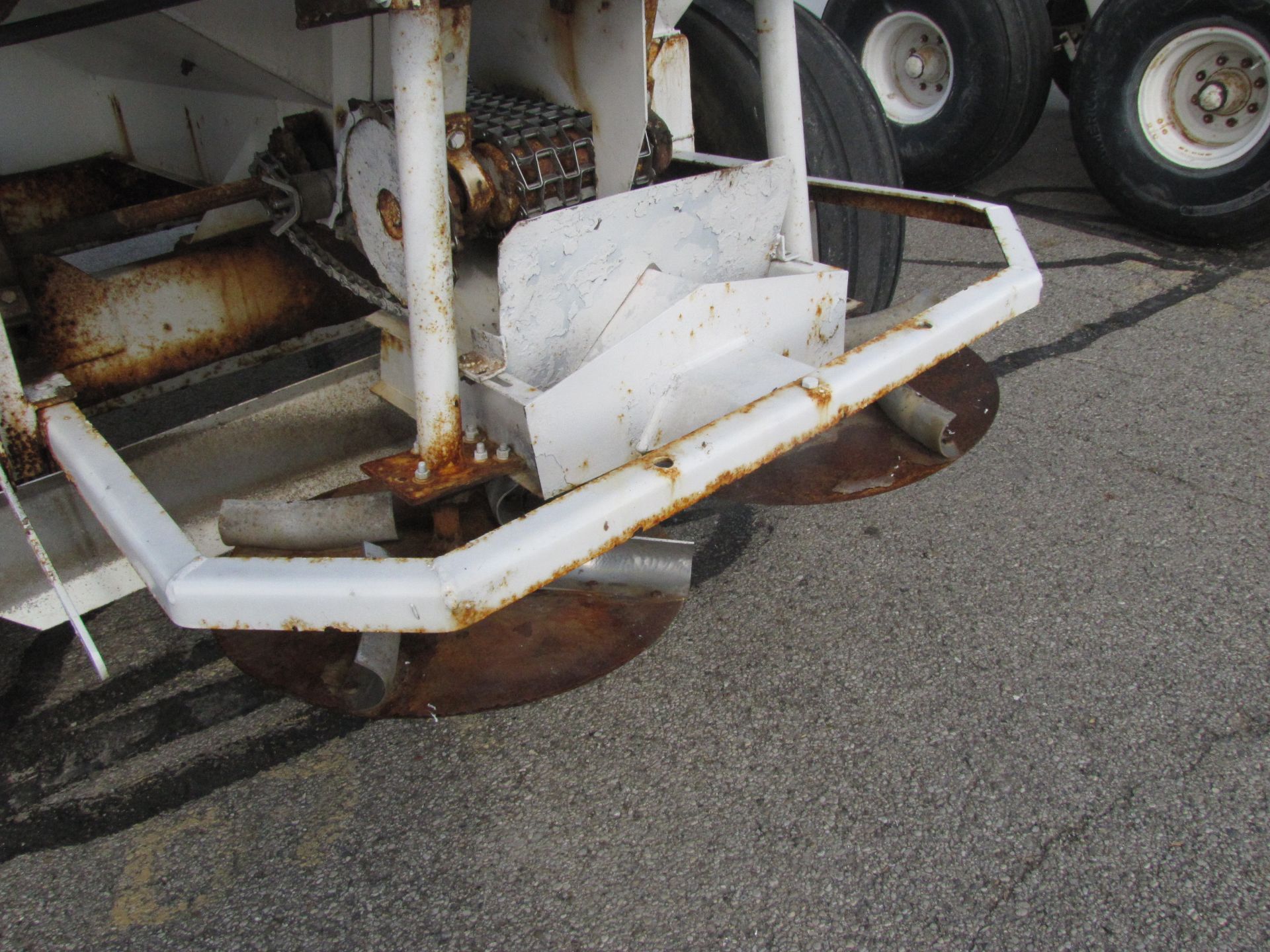 Willmar Super 600 fertilizer spreader - Image 15 of 21