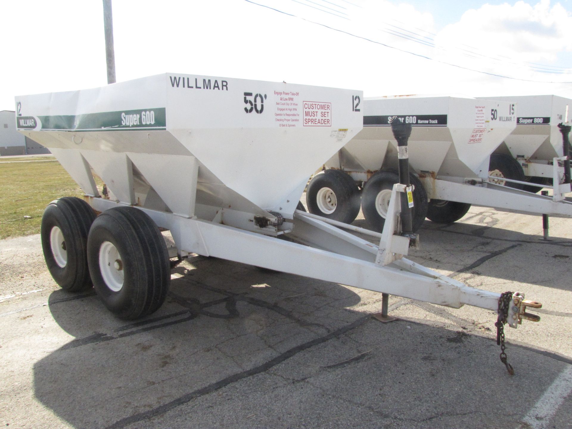 Willmar Super 600 fertilizer spreader - Image 5 of 26