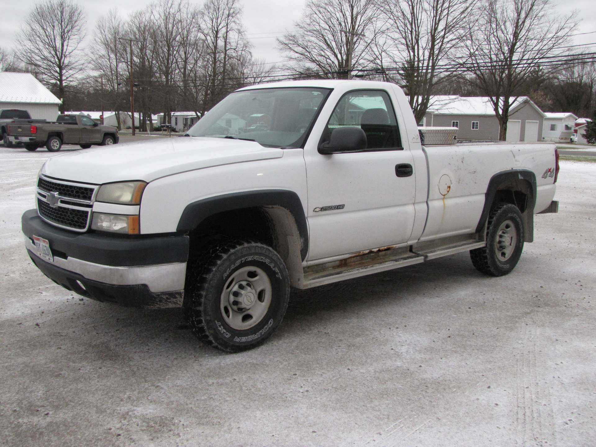 2006 Chevy 2500 HD pickup truck - Image 15 of 63