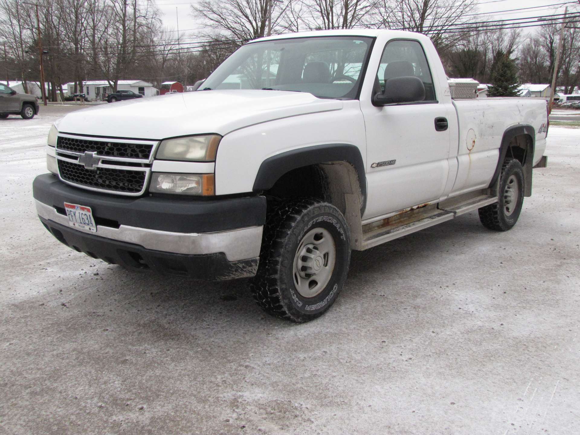 2006 Chevy 2500 HD pickup truck - Image 16 of 63