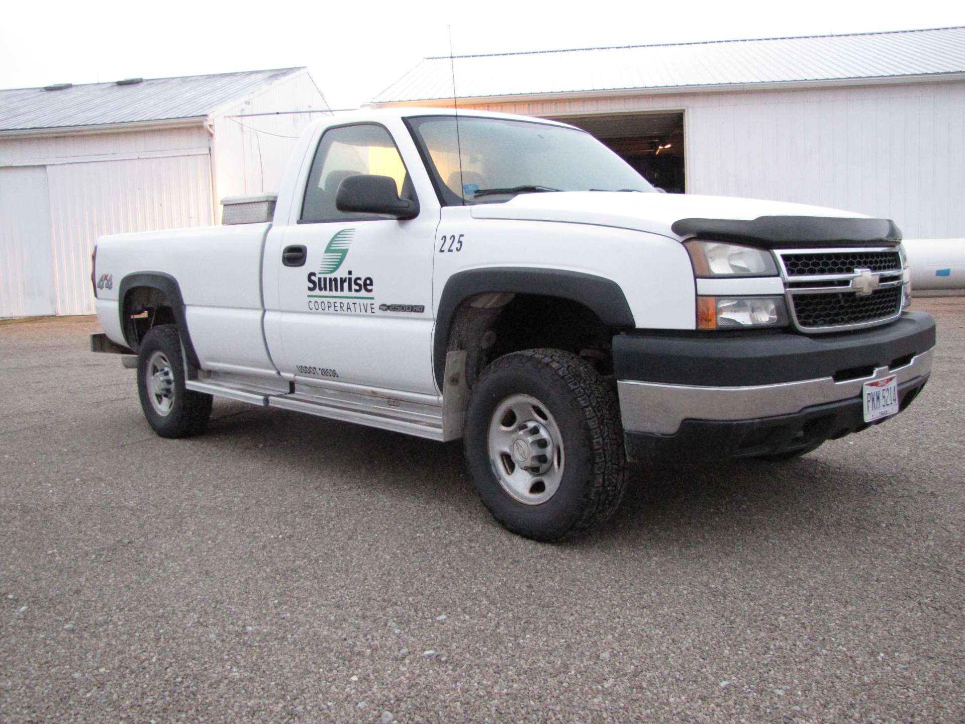 2006 Chevy 2500 HD pickup truck - Image 13 of 65