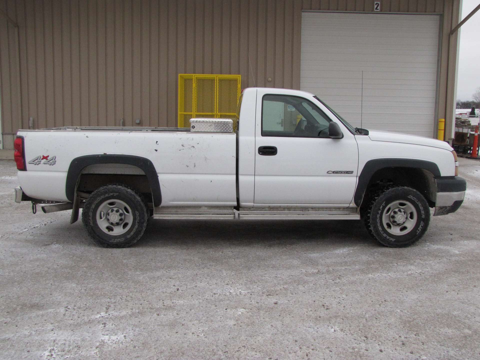 2006 Chevy 2500 HD pickup truck - Image 3 of 63