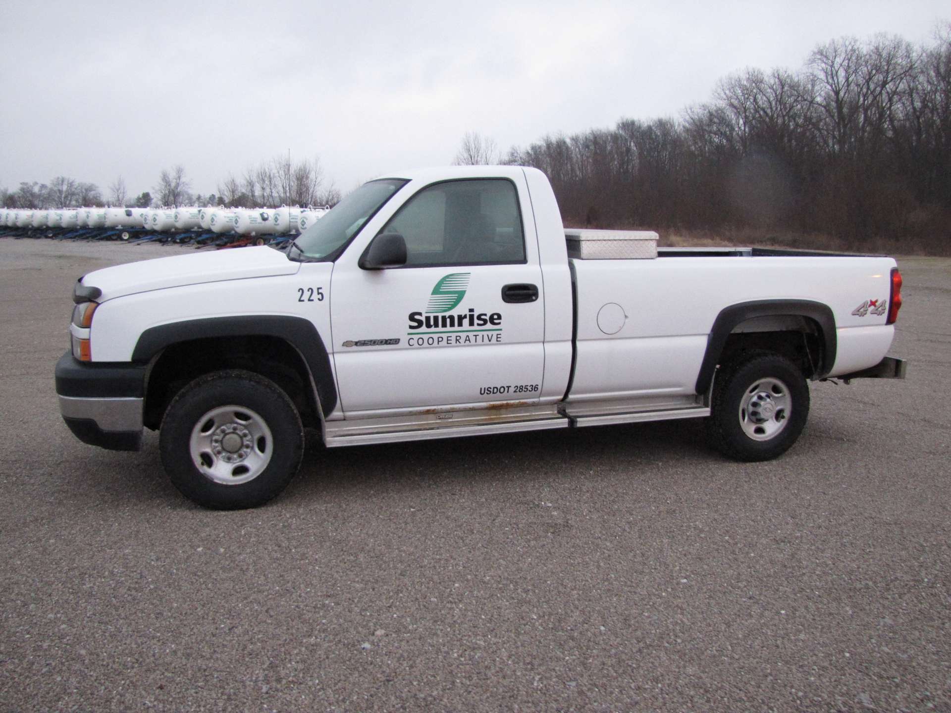 2006 Chevy 2500 HD pickup truck - Image 2 of 65