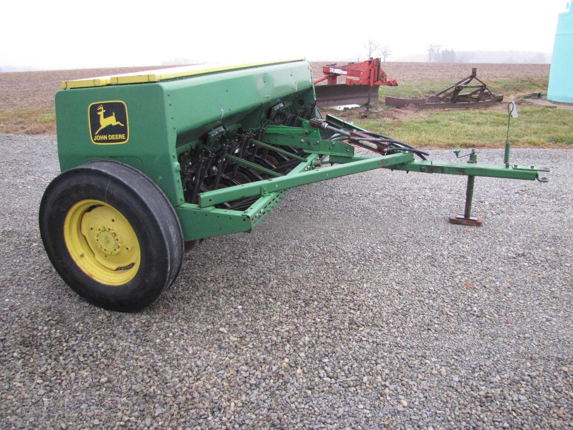 John Deere 8300 end-wheel drill - Image 11 of 36