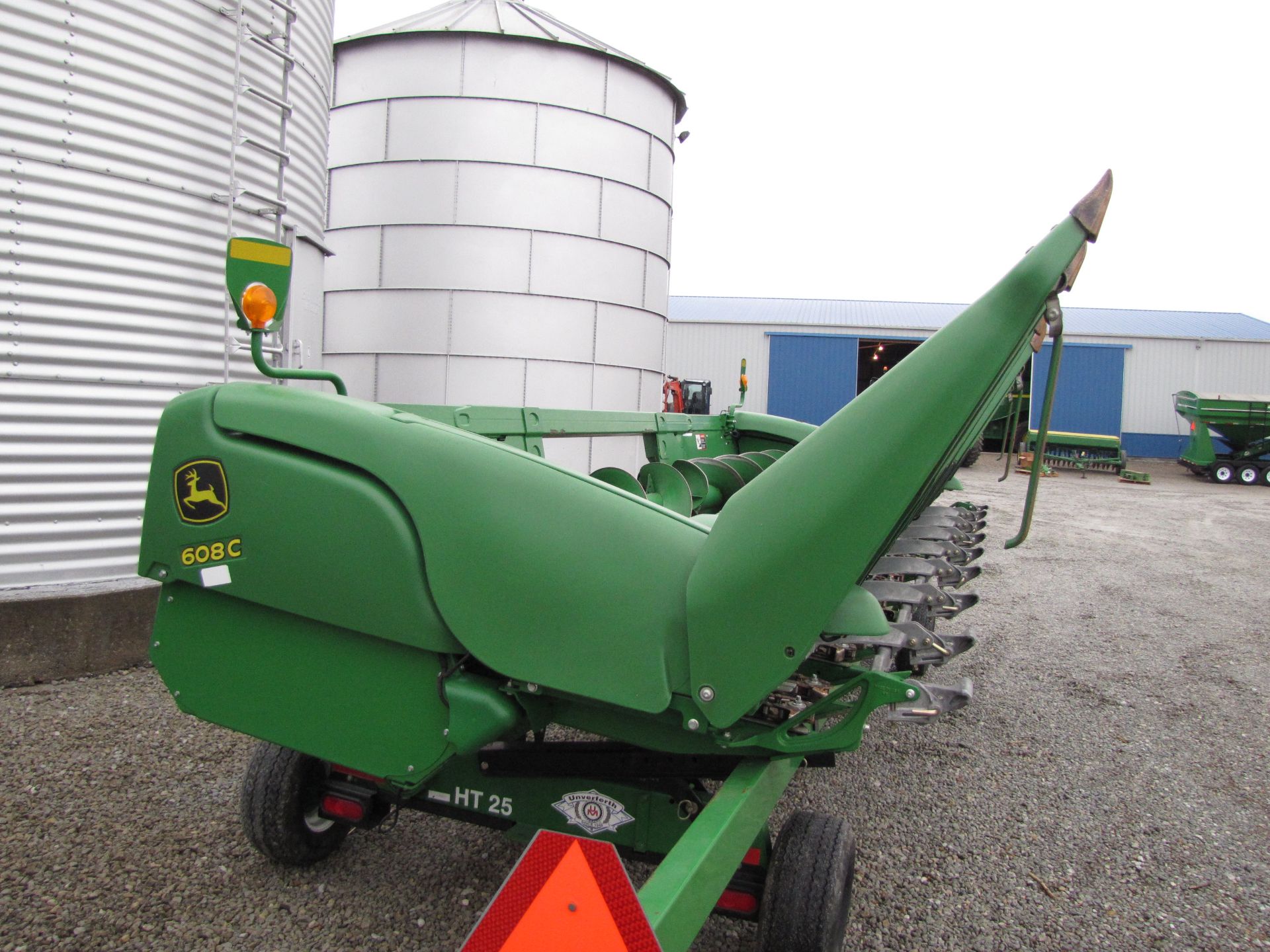 8 row x 30” John Deere 608 C corn head - Image 9 of 38