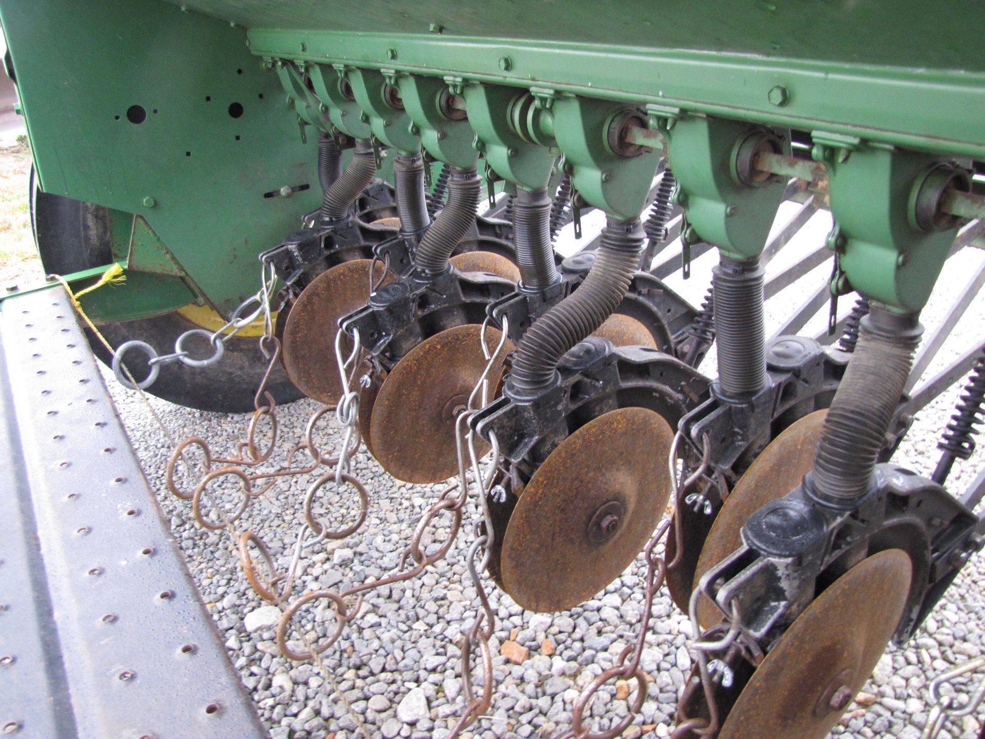John Deere 8300 end-wheel drill - Image 22 of 36