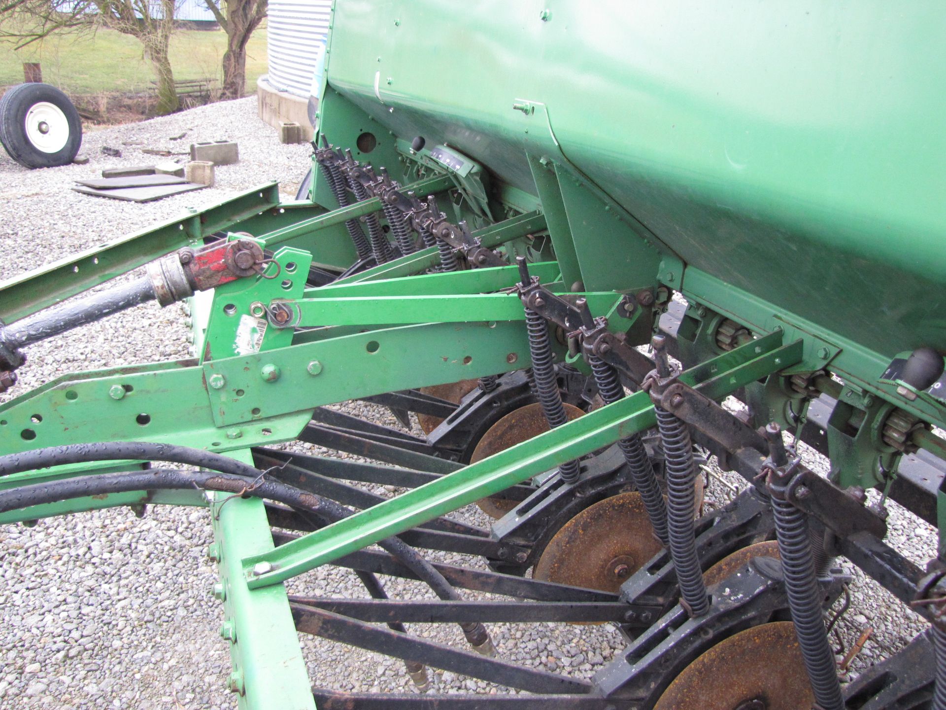 John Deere 8300 end-wheel drill - Image 29 of 36