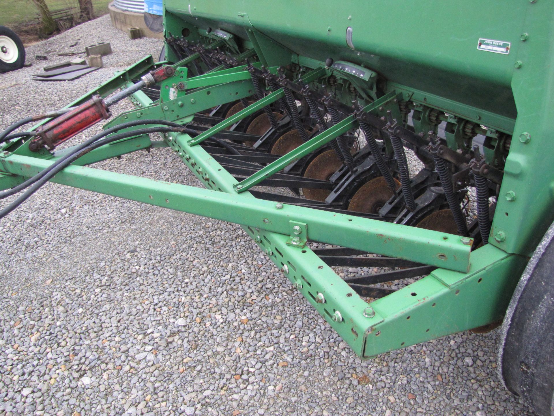 John Deere 8300 end-wheel drill - Image 26 of 36