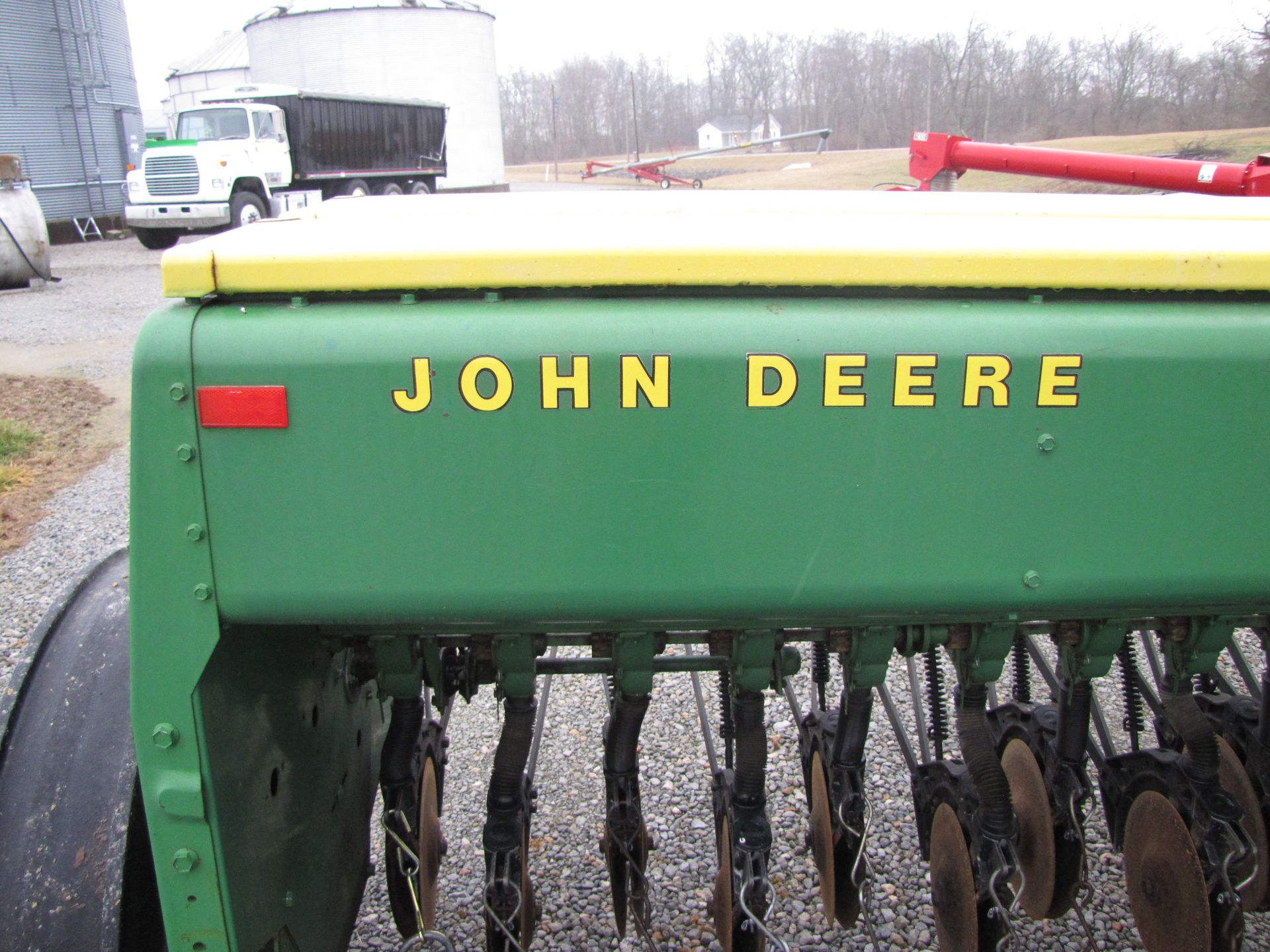 John Deere 8300 end-wheel drill - Image 23 of 36