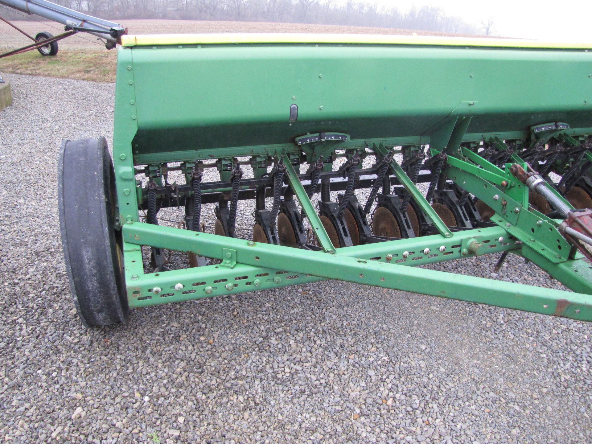 John Deere 8300 end-wheel drill - Image 14 of 36