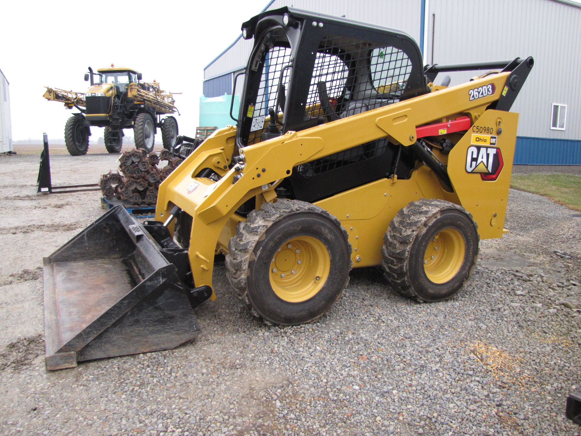 CAT 262D3 skid loader - Image 2 of 49