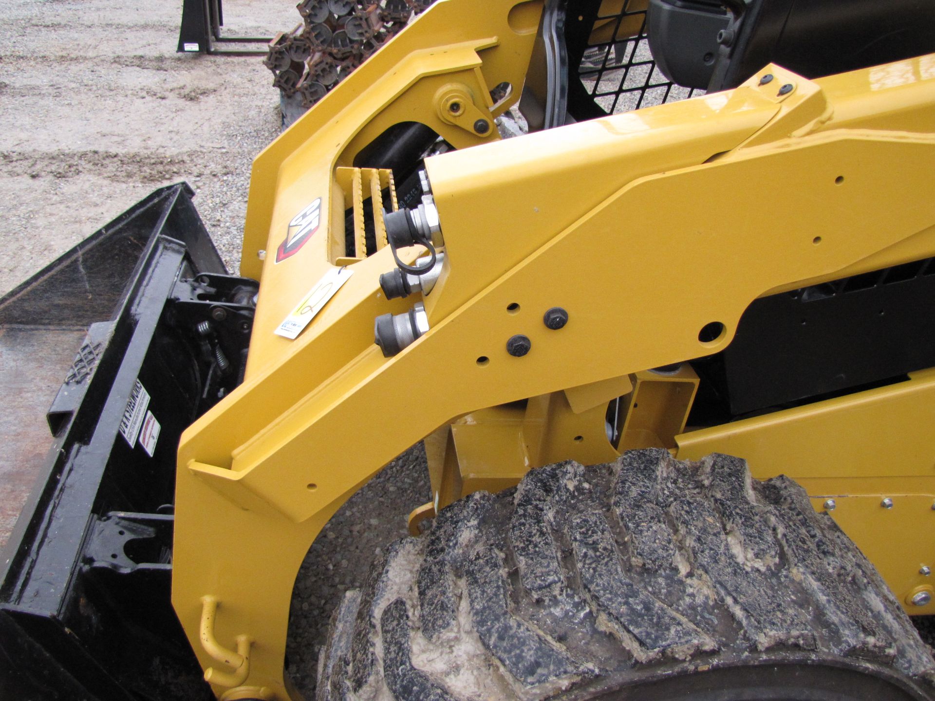 CAT 262D3 skid loader - Image 37 of 49