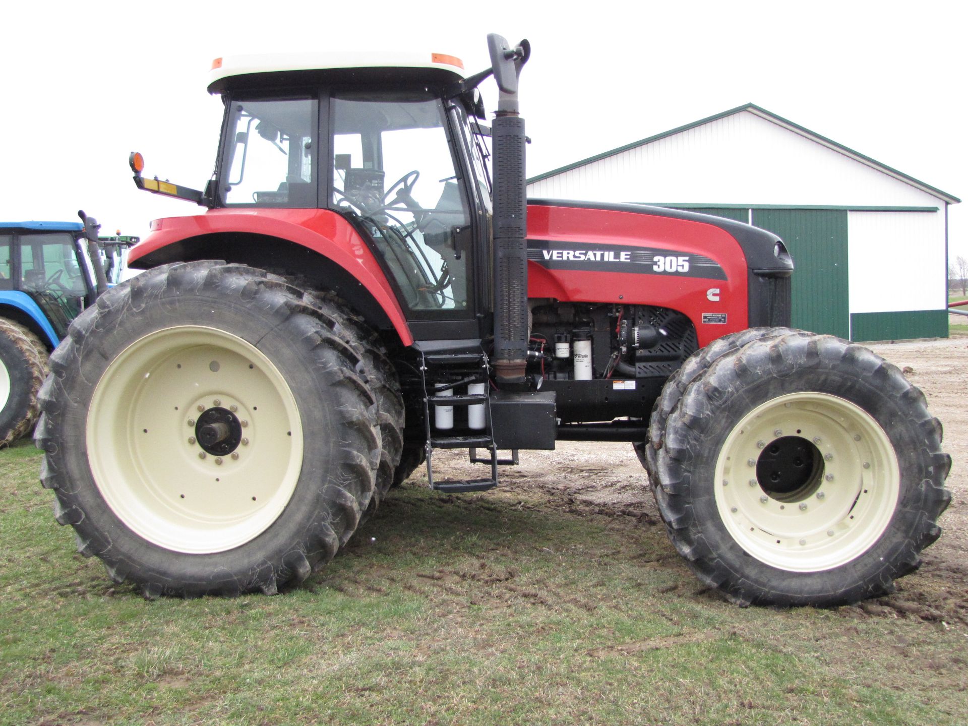 Versatile 305 Tractor - Image 7 of 60