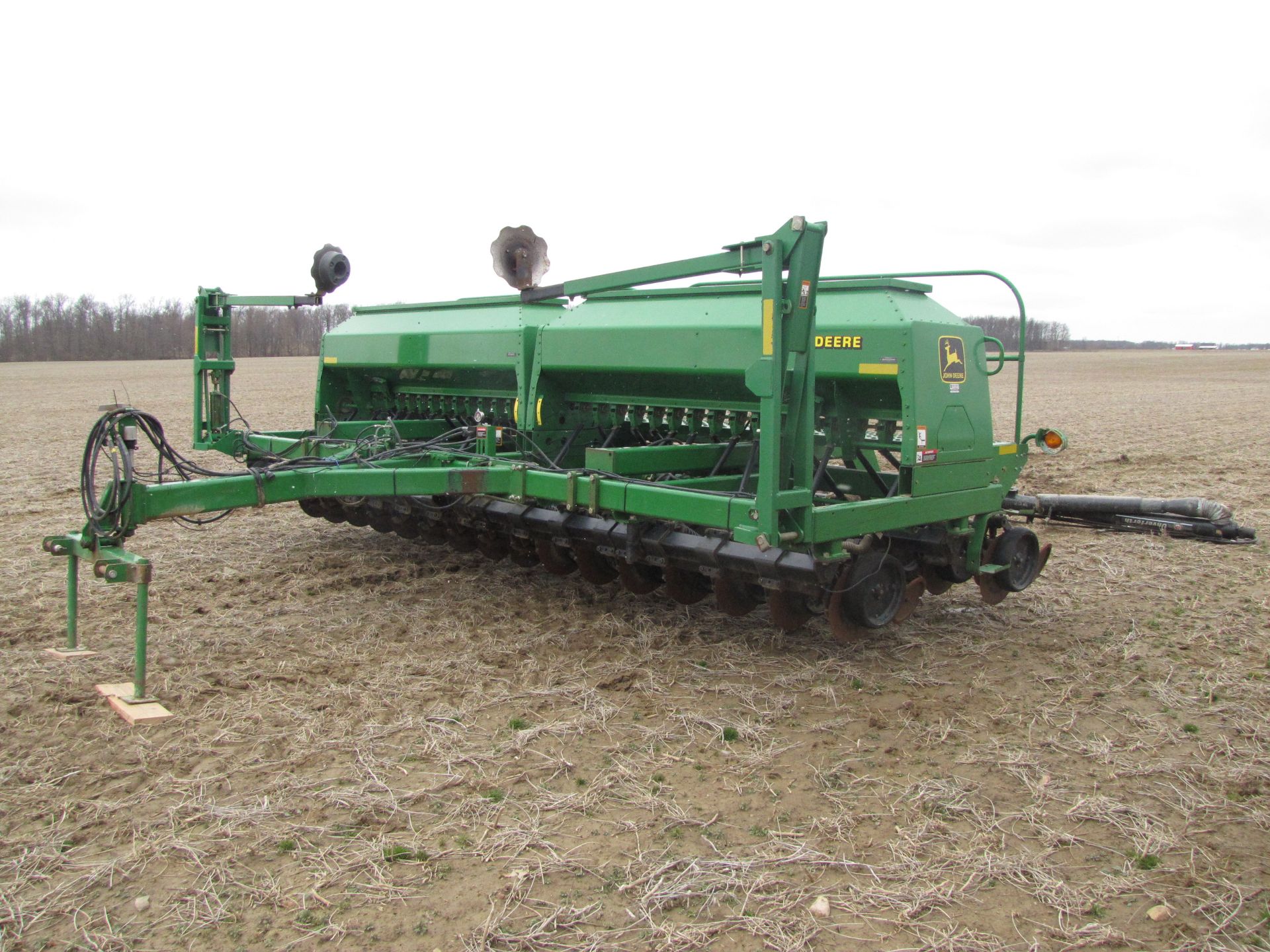 20' John Deere 1560 Drill