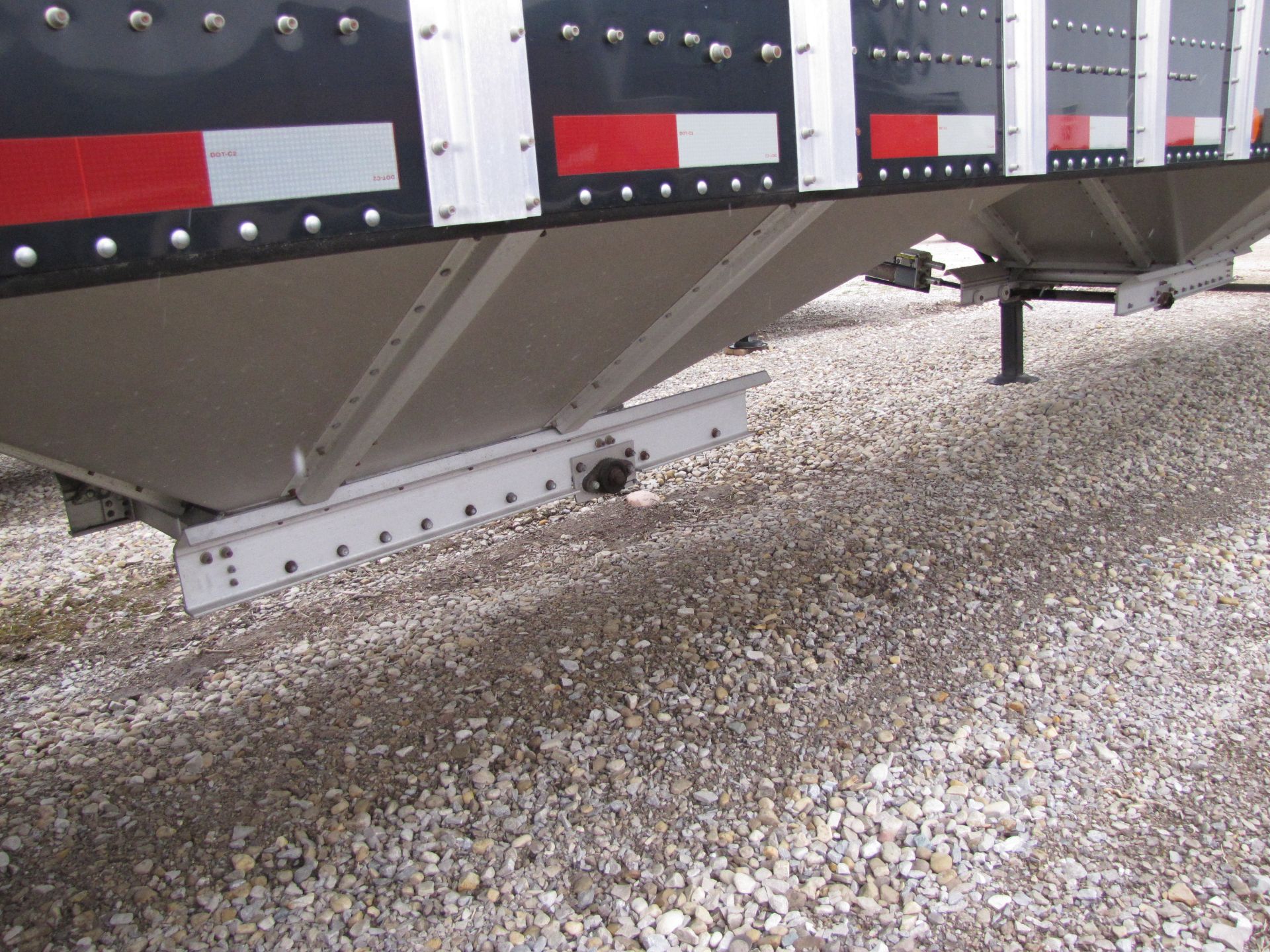 2015 38' Merritt Hopper Bottom Grain Trailer - Image 15 of 40