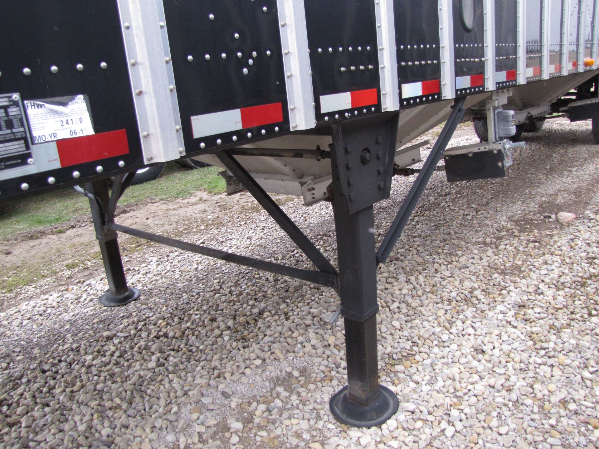 2015 38' Merritt Hopper Bottom Grain Trailer - Image 28 of 40