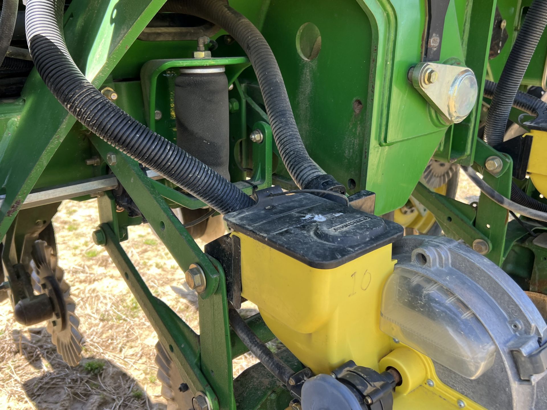 John Deere 1790 16/32 Planter - Image 12 of 32