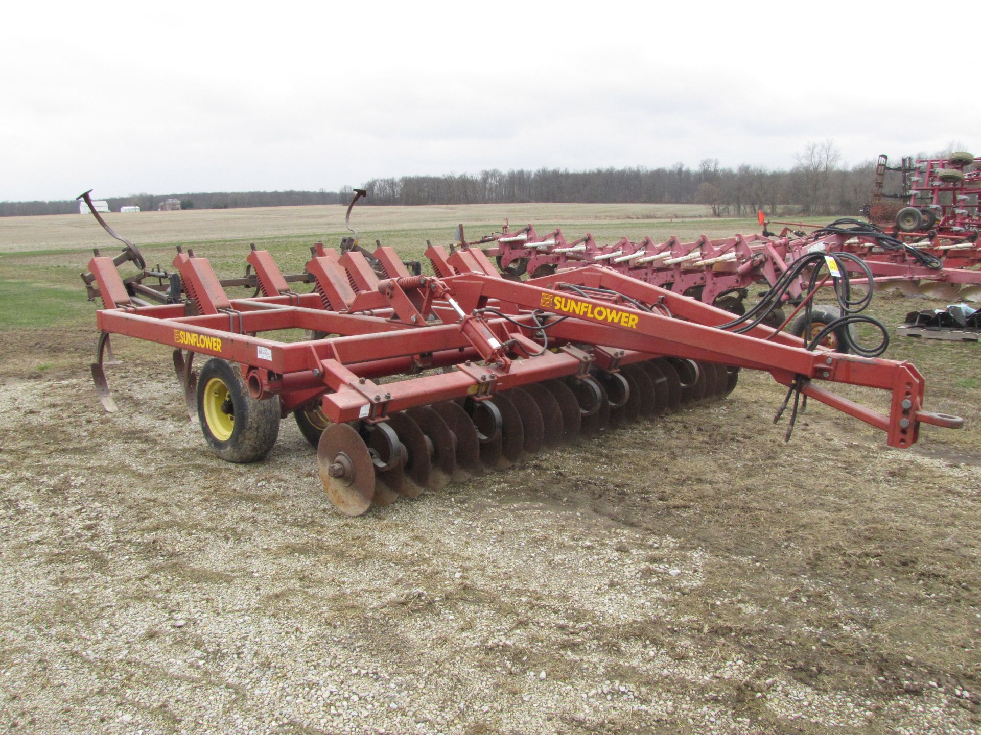 Sunflower 4212-14 11-Shank Disc Chisel Plow - Image 2 of 24